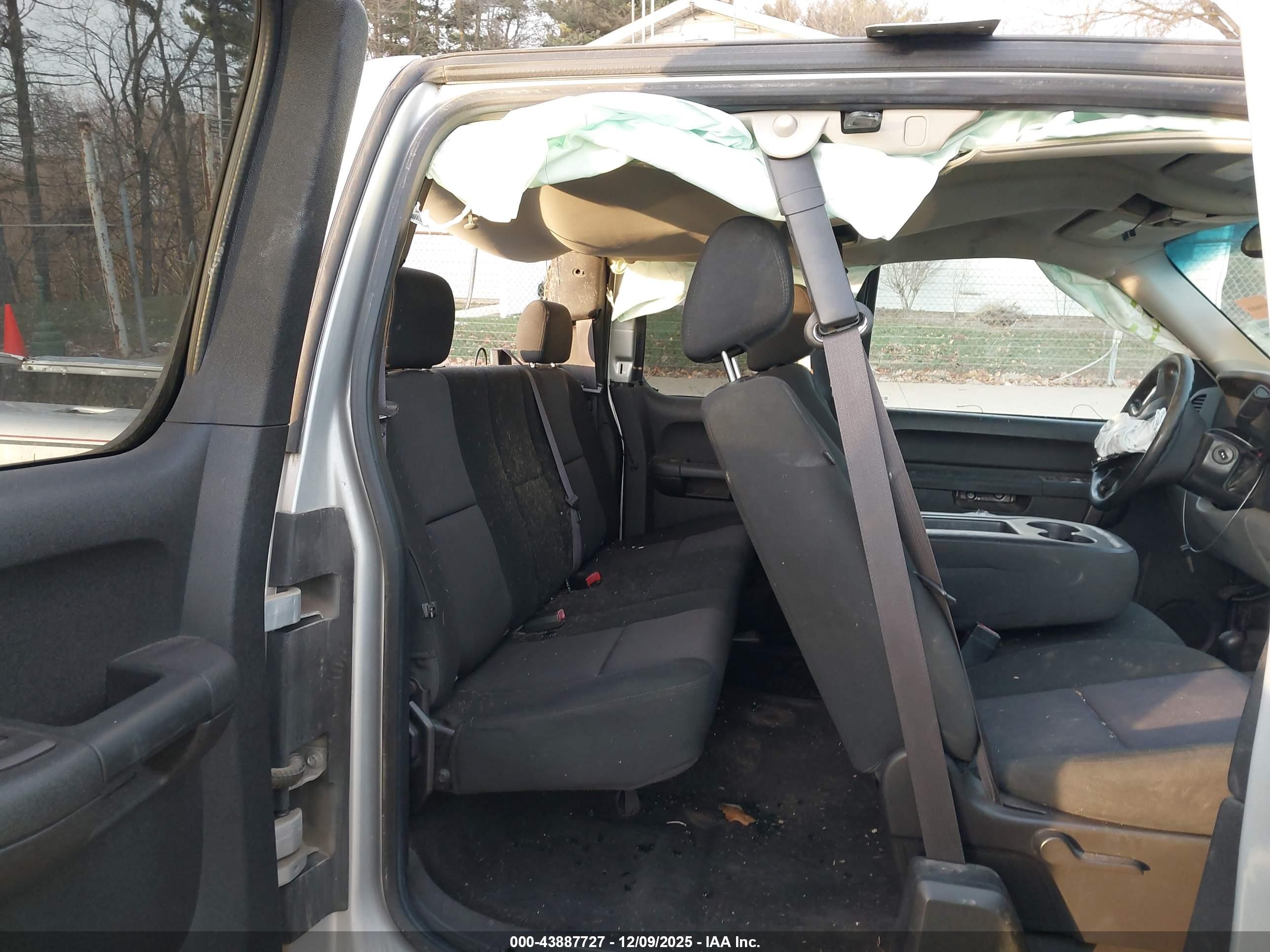 CHEVROLET SILVERADO image 8