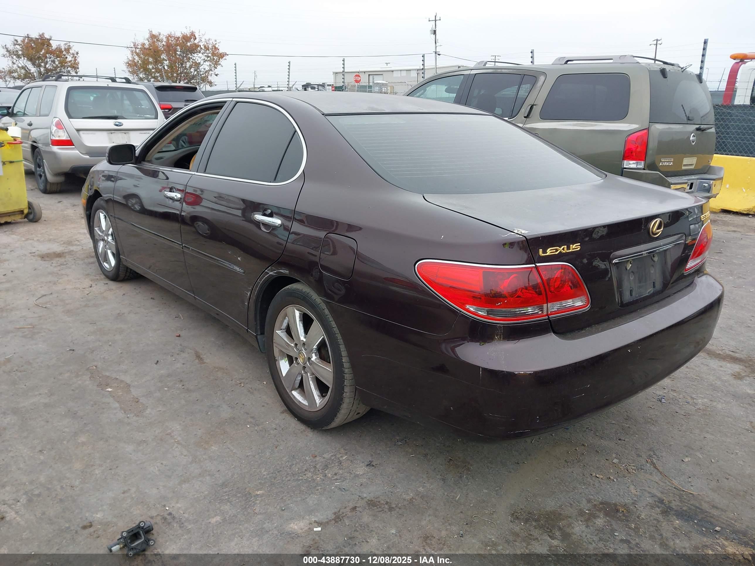 LEXUS ES image 3