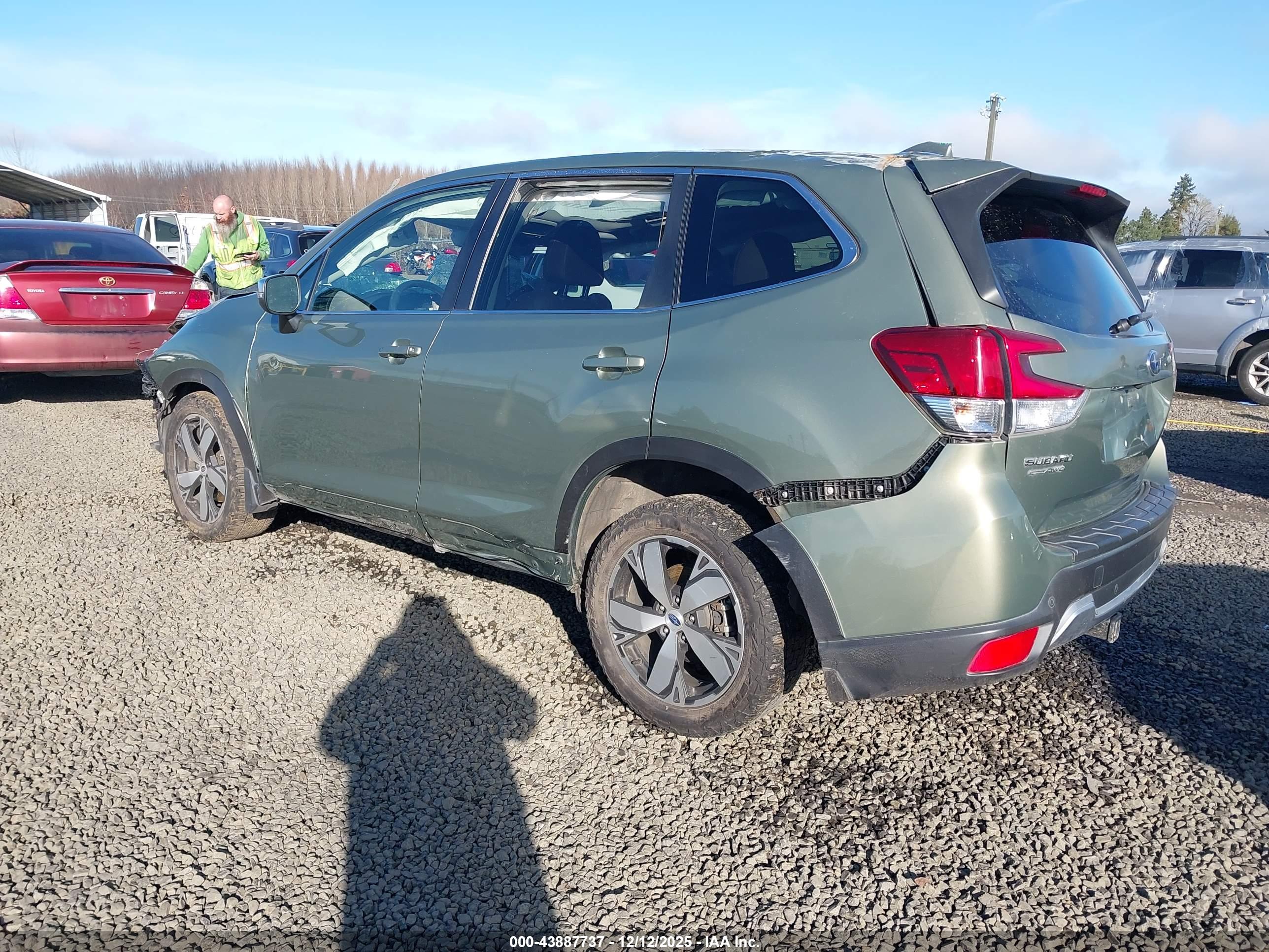 SUBARU FORESTER image 3