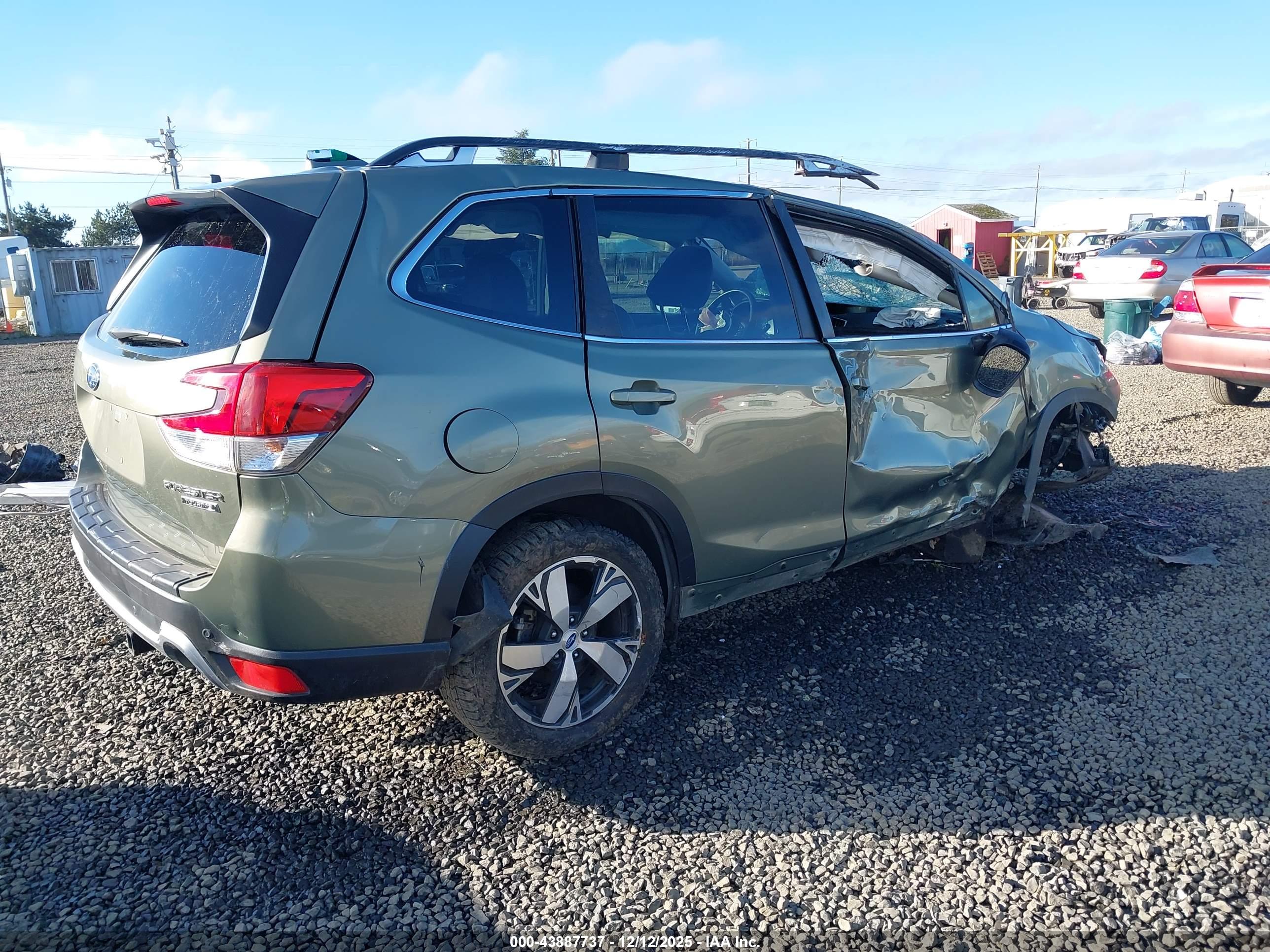SUBARU FORESTER image 4