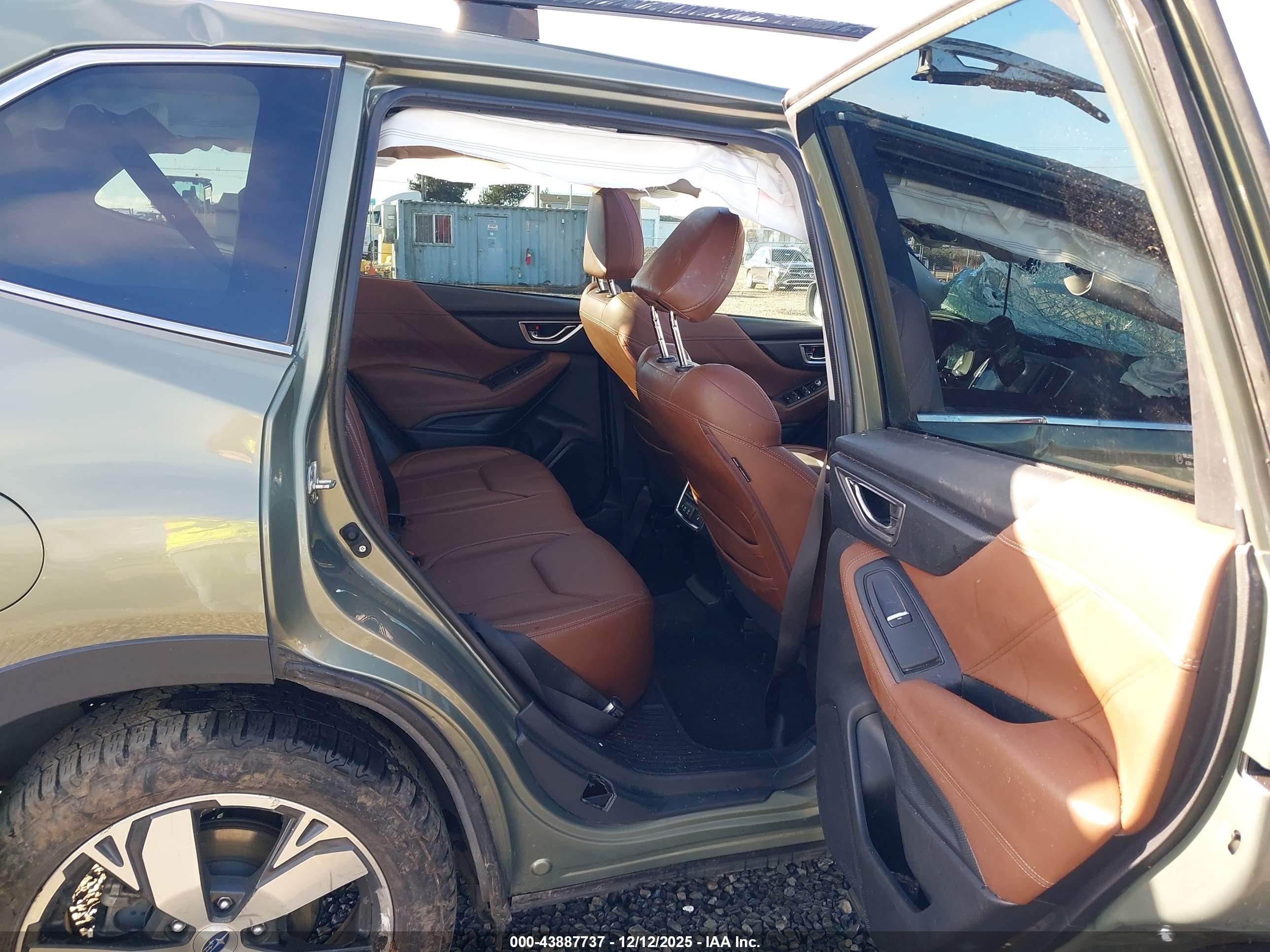 SUBARU FORESTER image 8