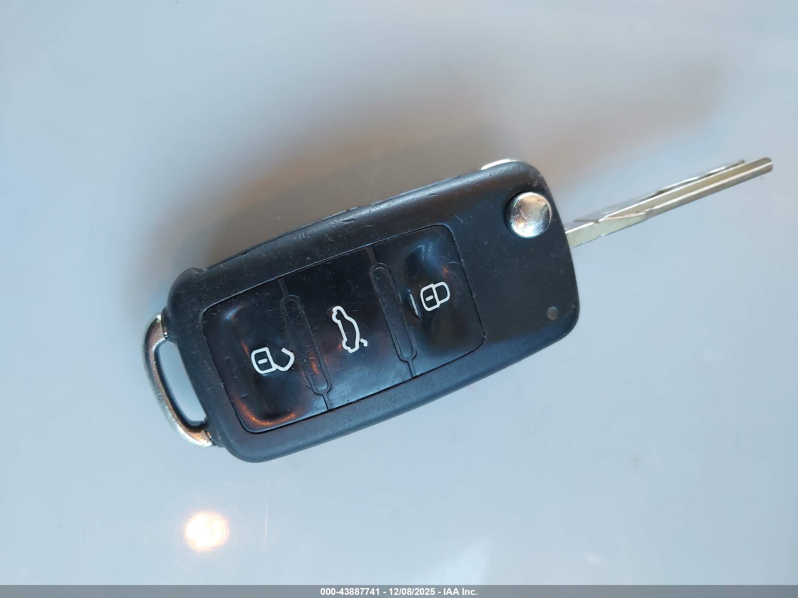 VOLKSWAGEN PASSAT image 11