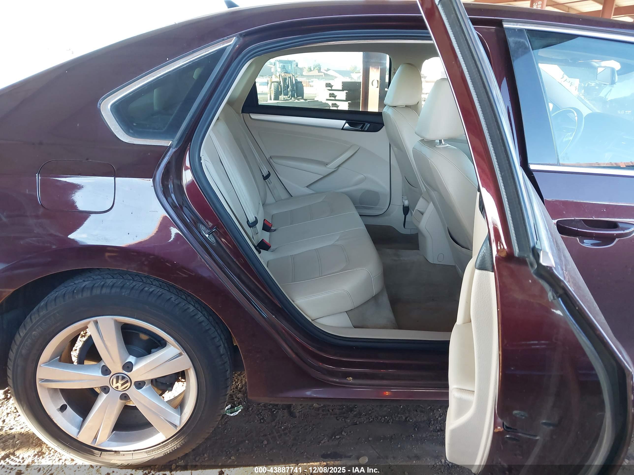 VOLKSWAGEN PASSAT image 8