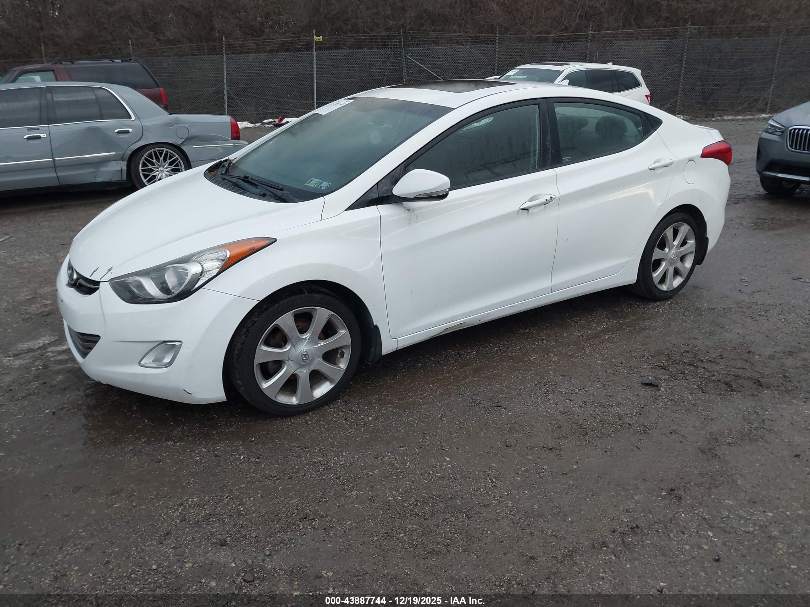 HYUNDAI ELANTRA image 2