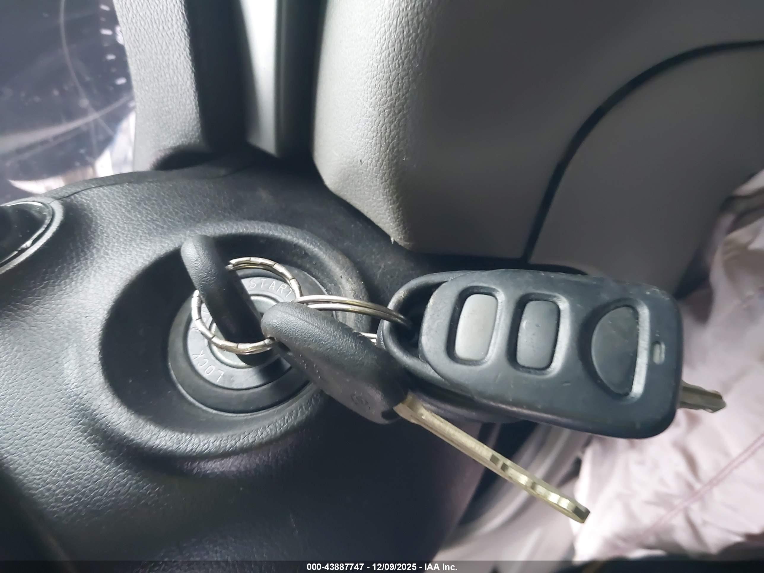 HYUNDAI ELANTRA image 11