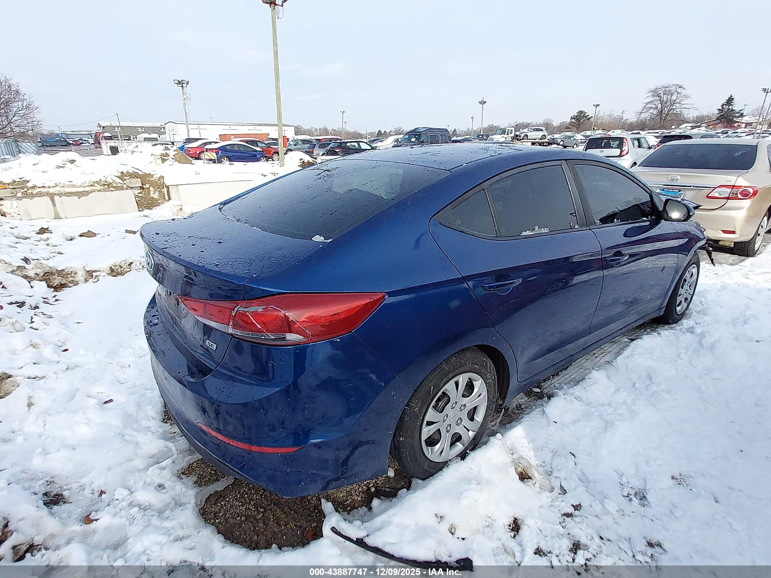 HYUNDAI ELANTRA image 4