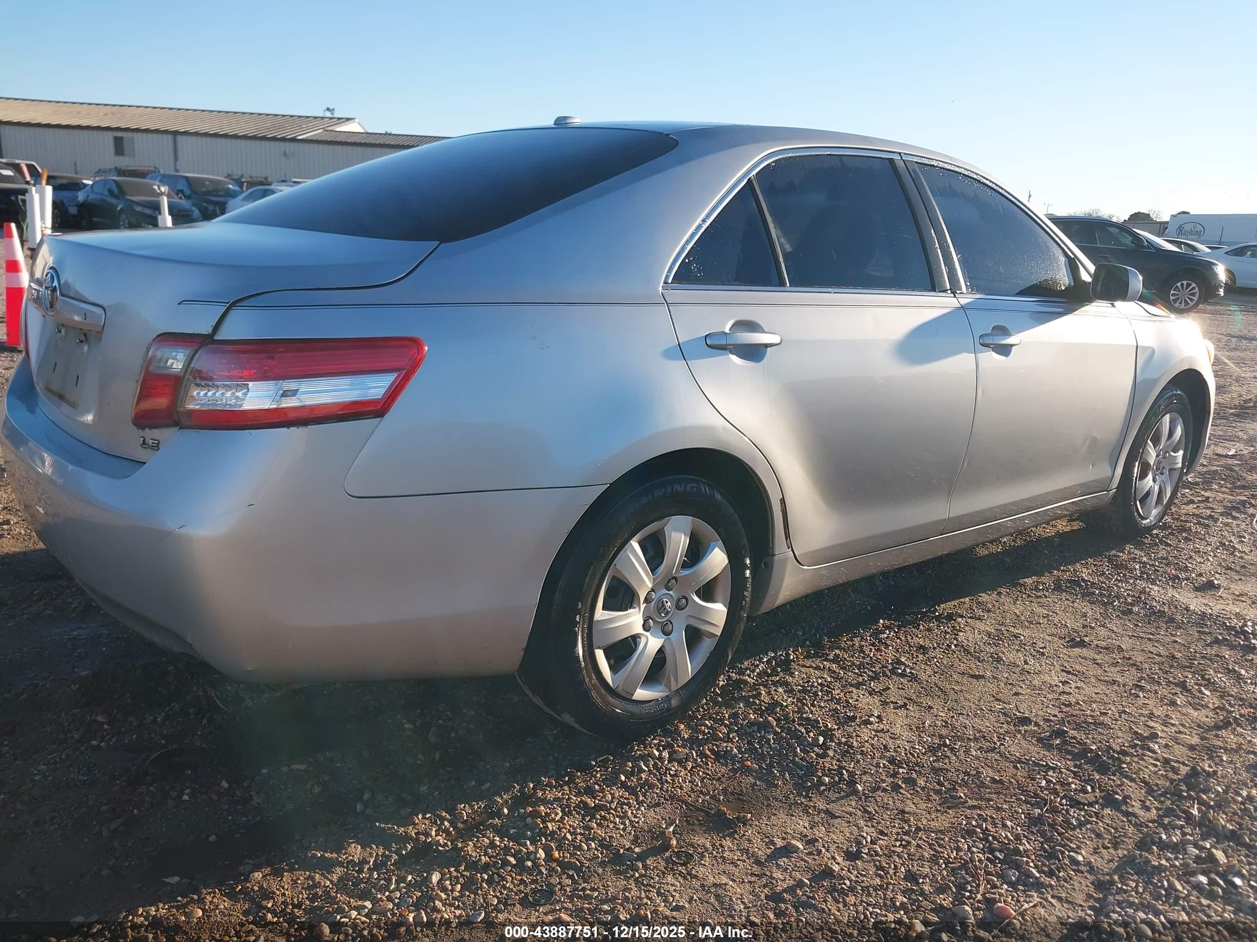 TOYOTA CAMRY image 4