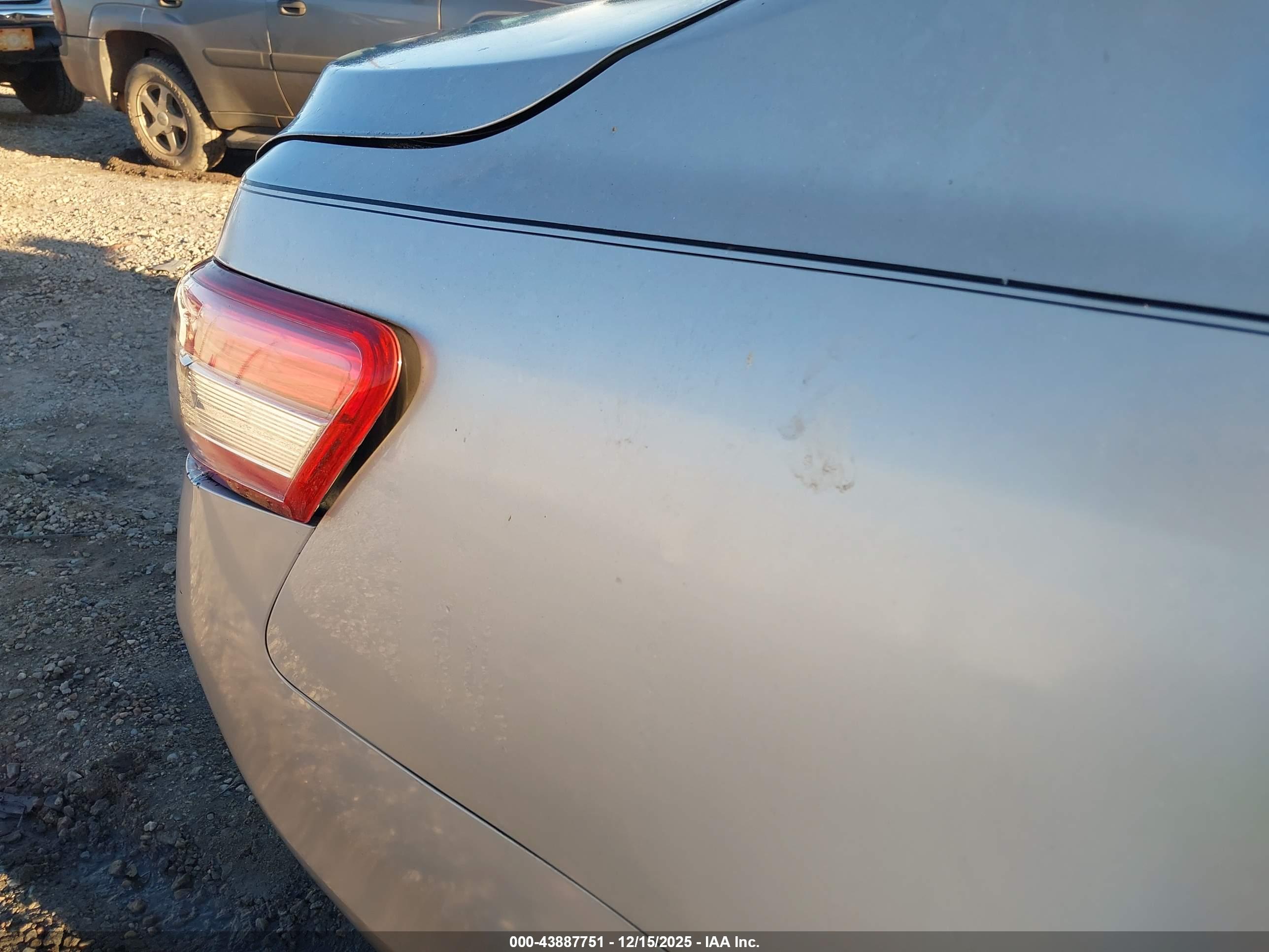 TOYOTA CAMRY image 6