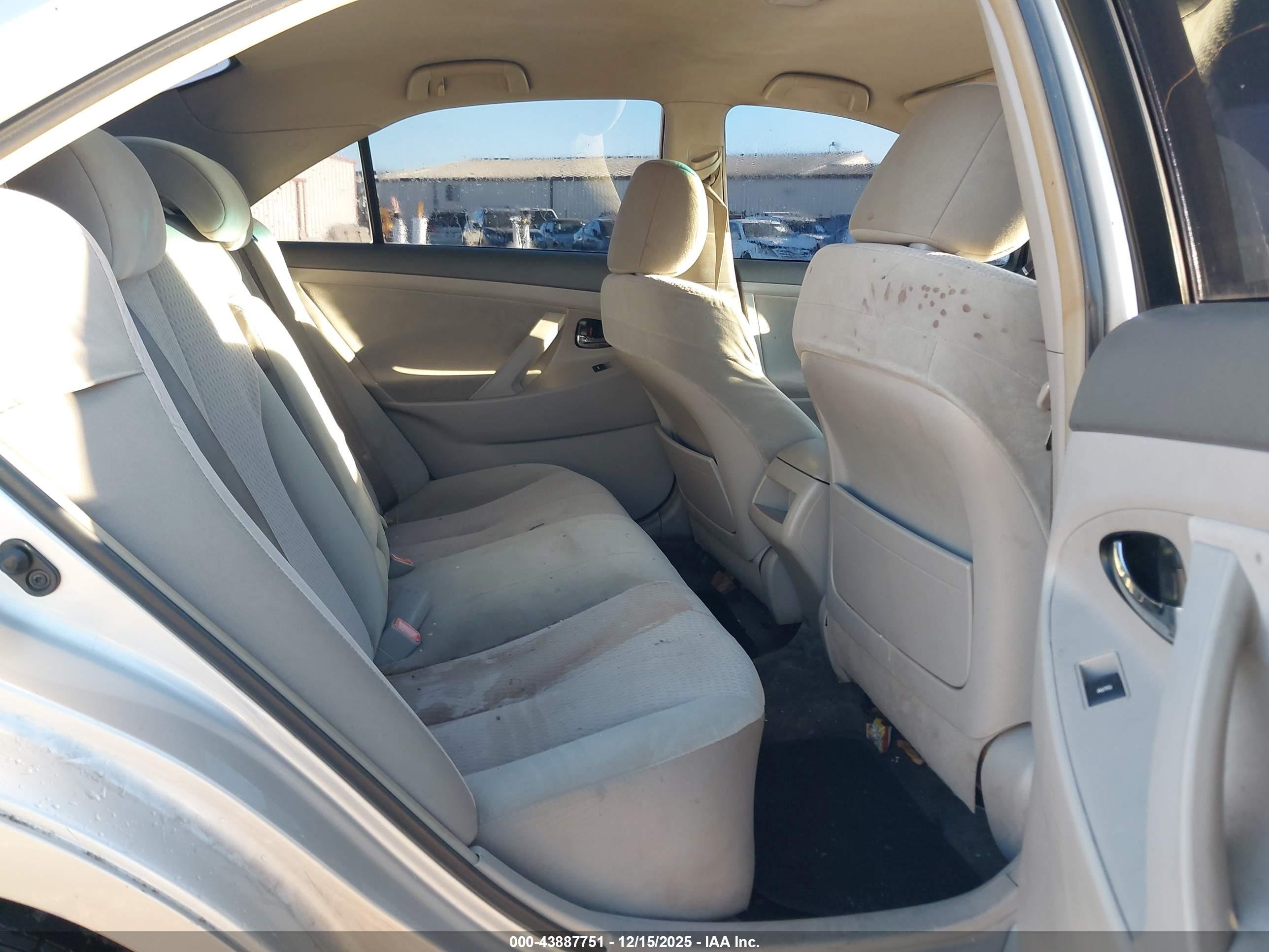 TOYOTA CAMRY image 8