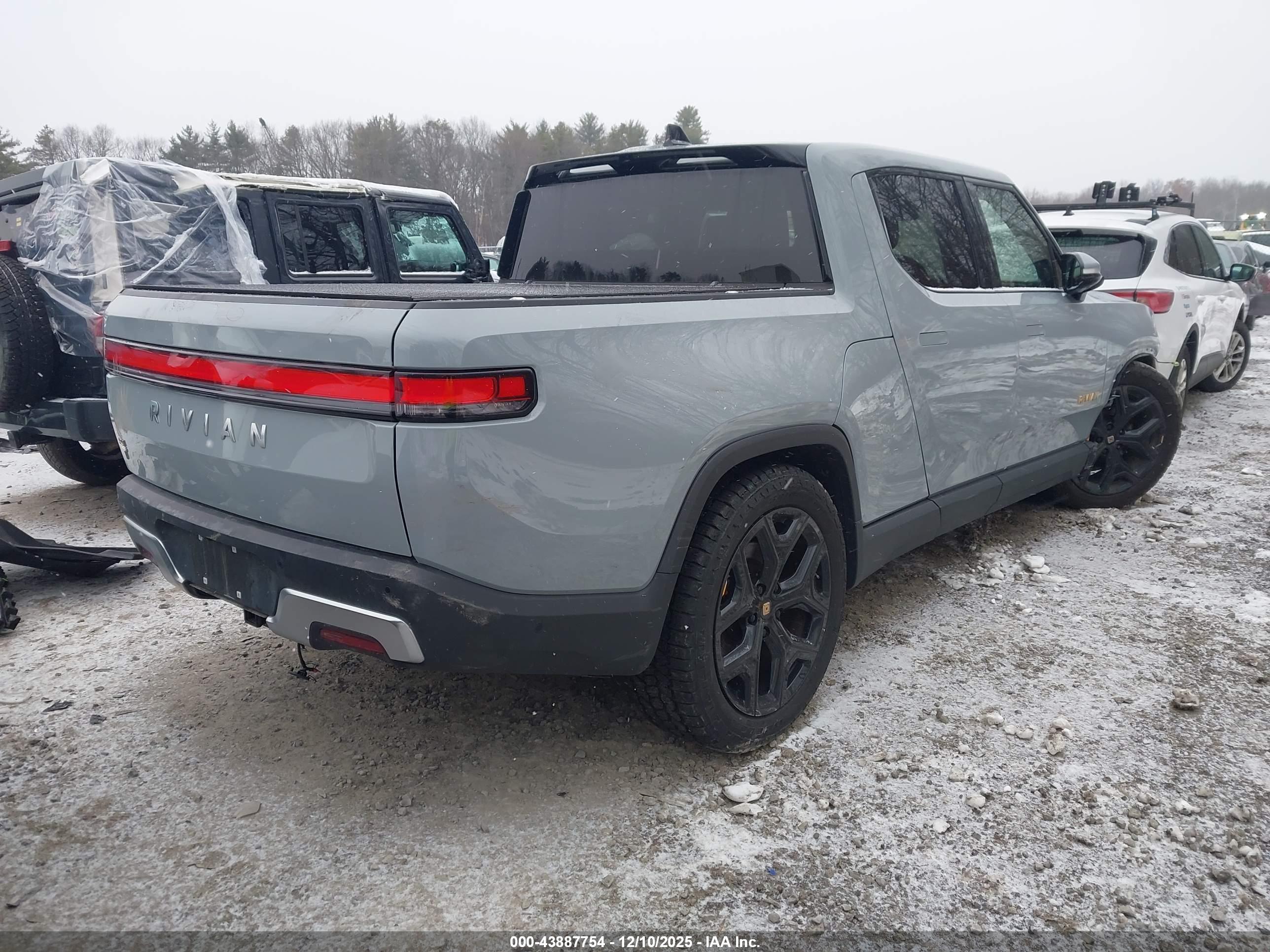 RIVIAN R1T image 4