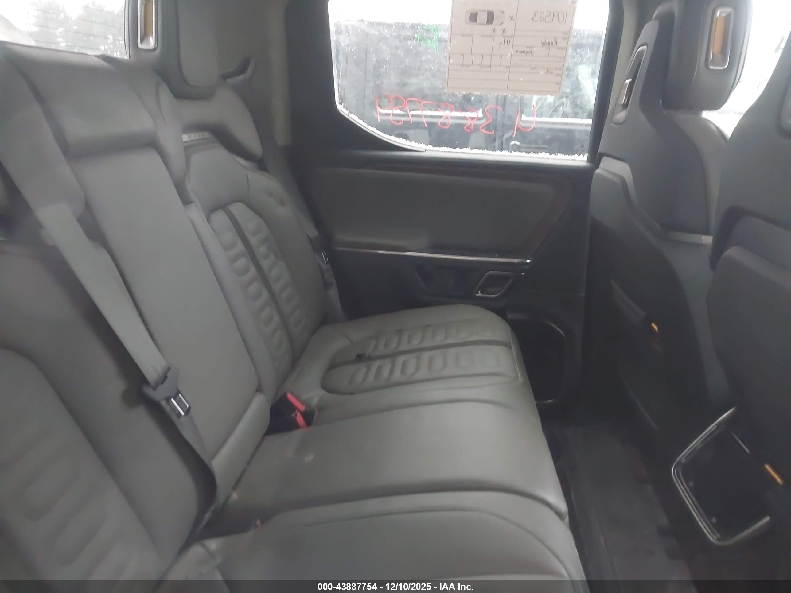 RIVIAN R1T image 8