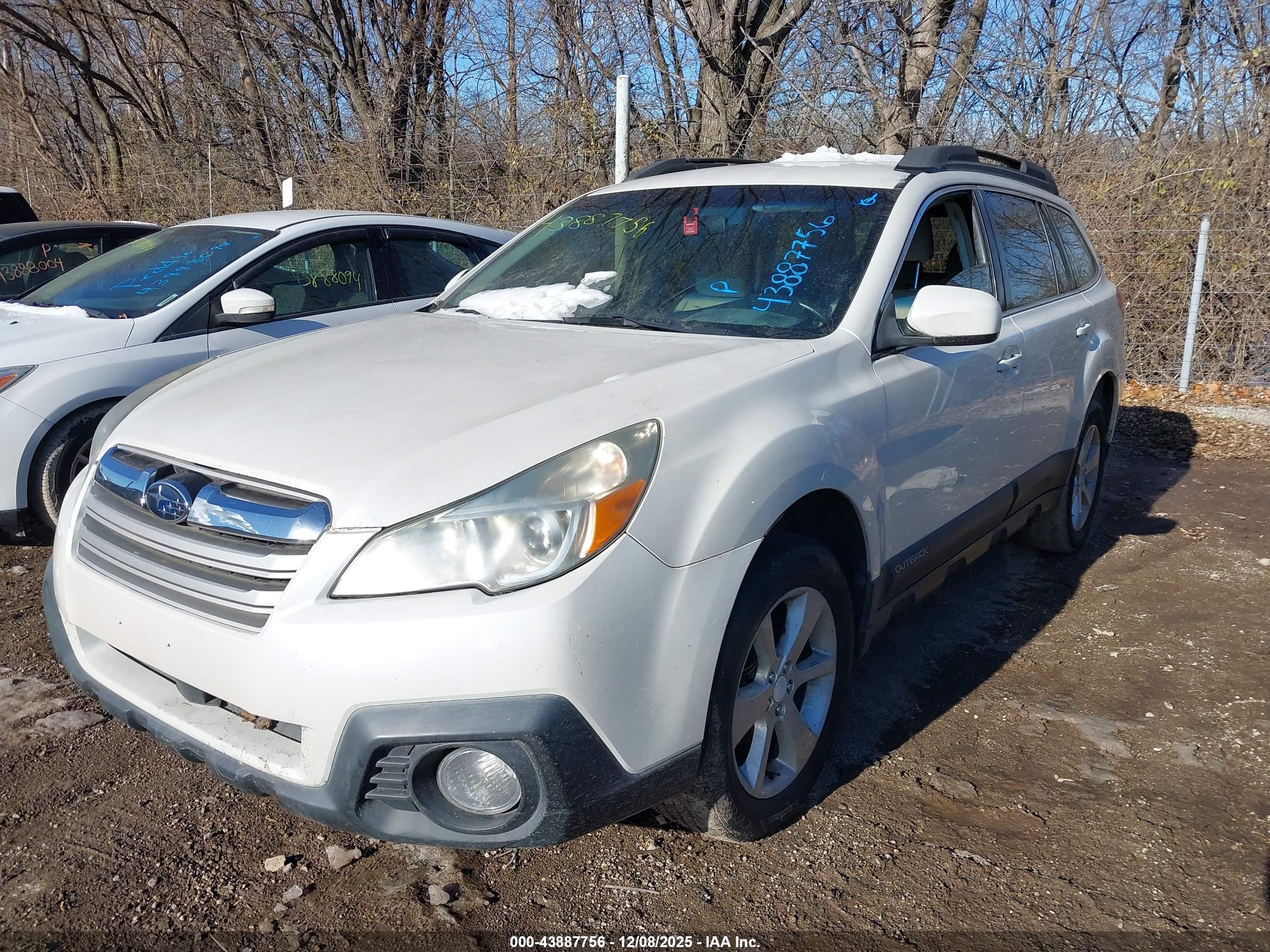 SUBARU OUTBACK image 2