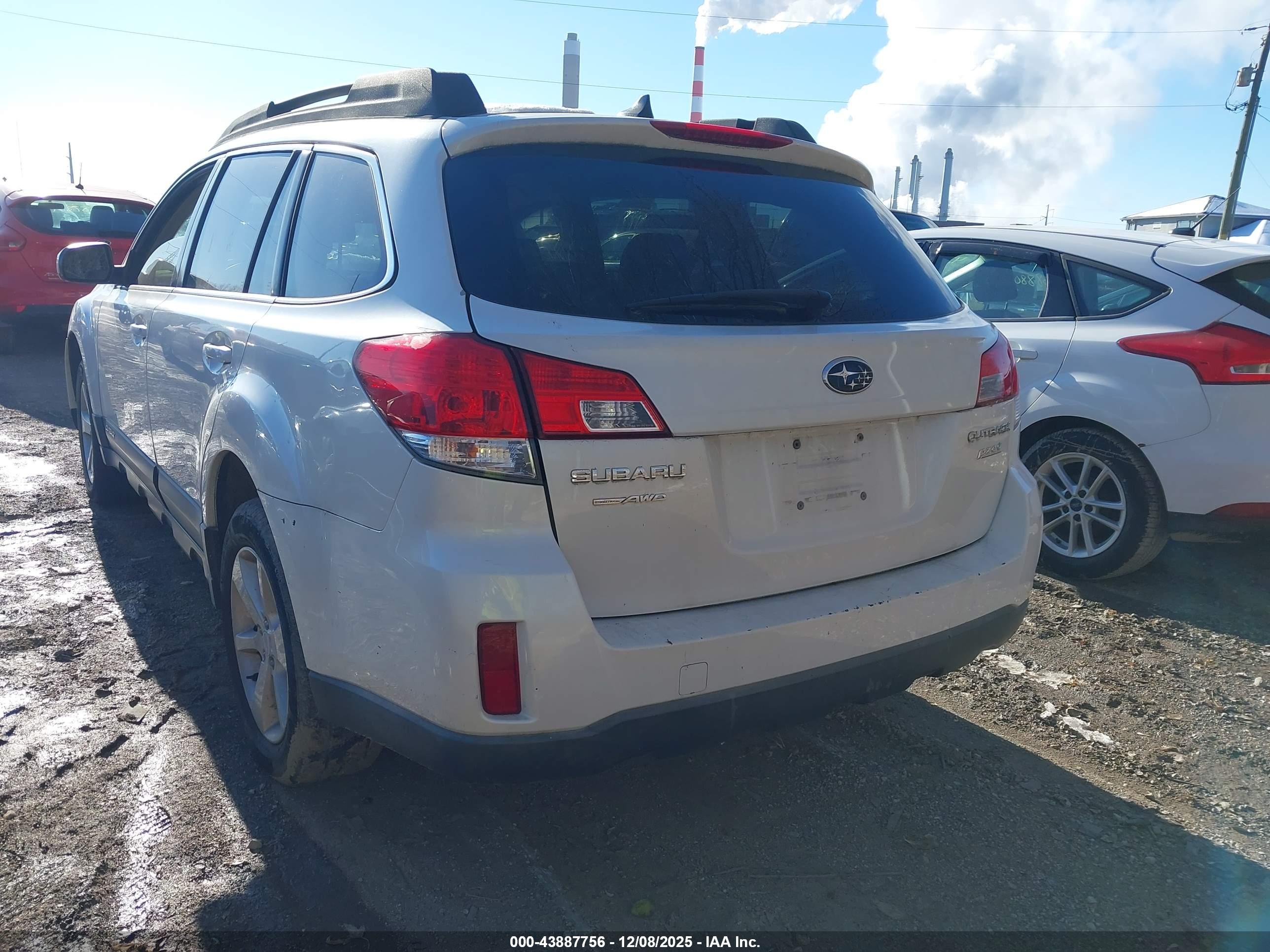 SUBARU OUTBACK image 3