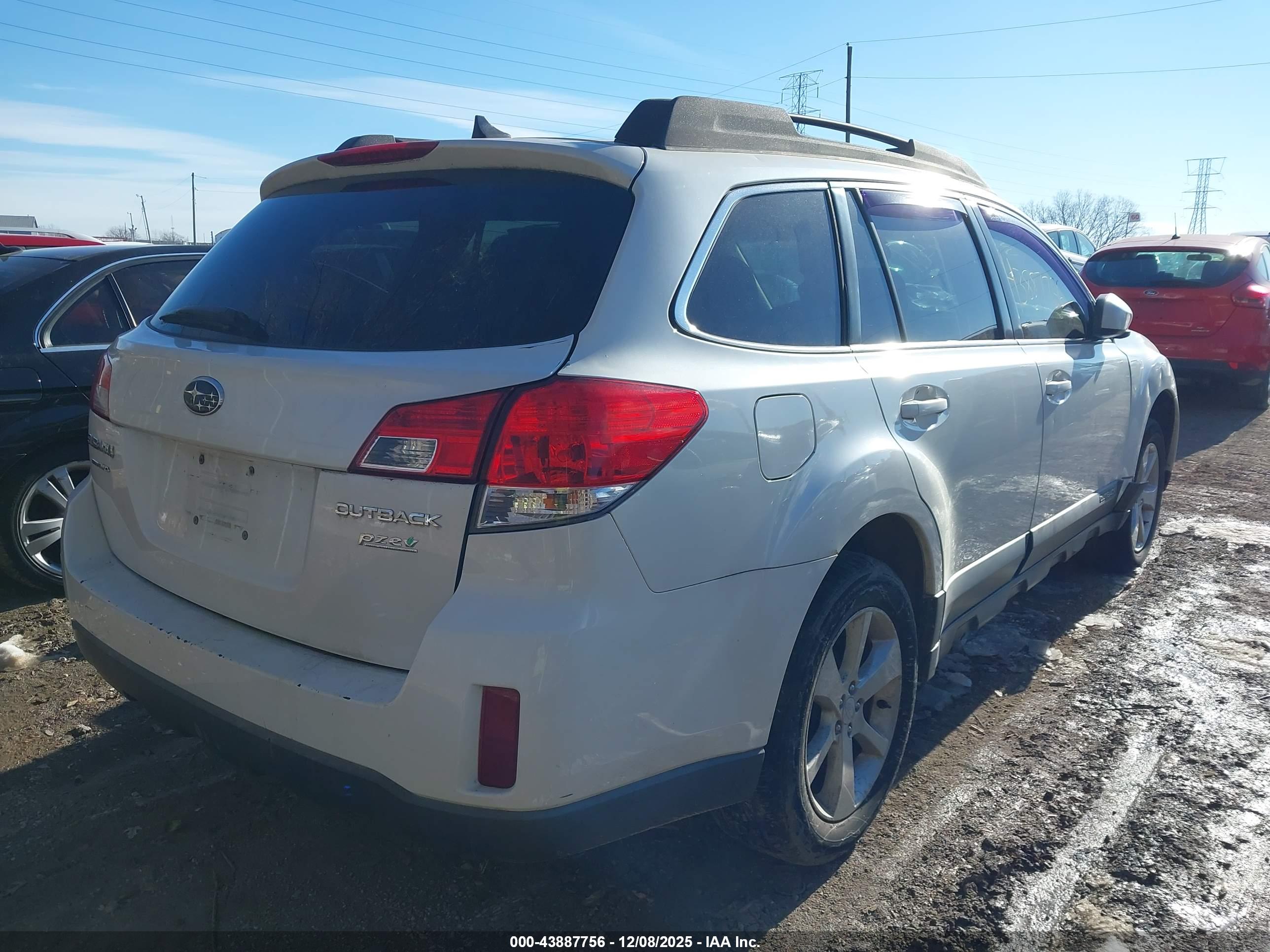 SUBARU OUTBACK image 4