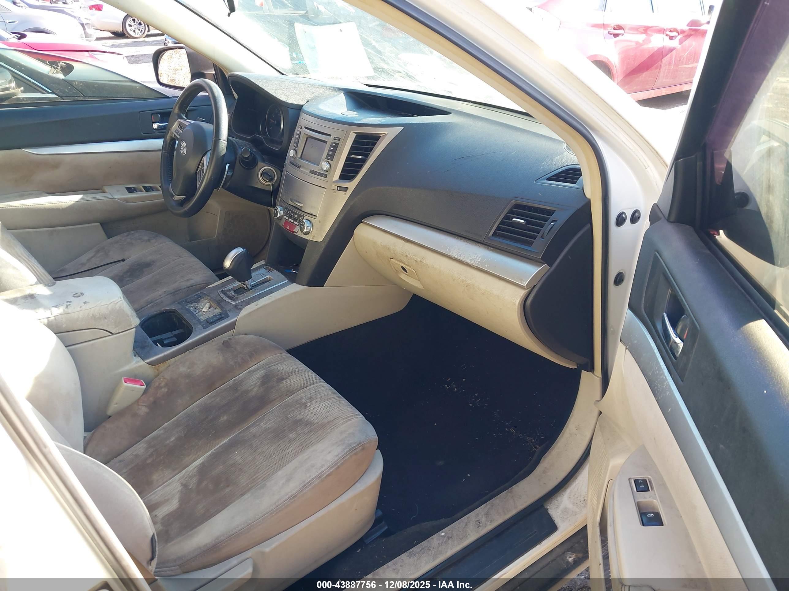 SUBARU OUTBACK image 5