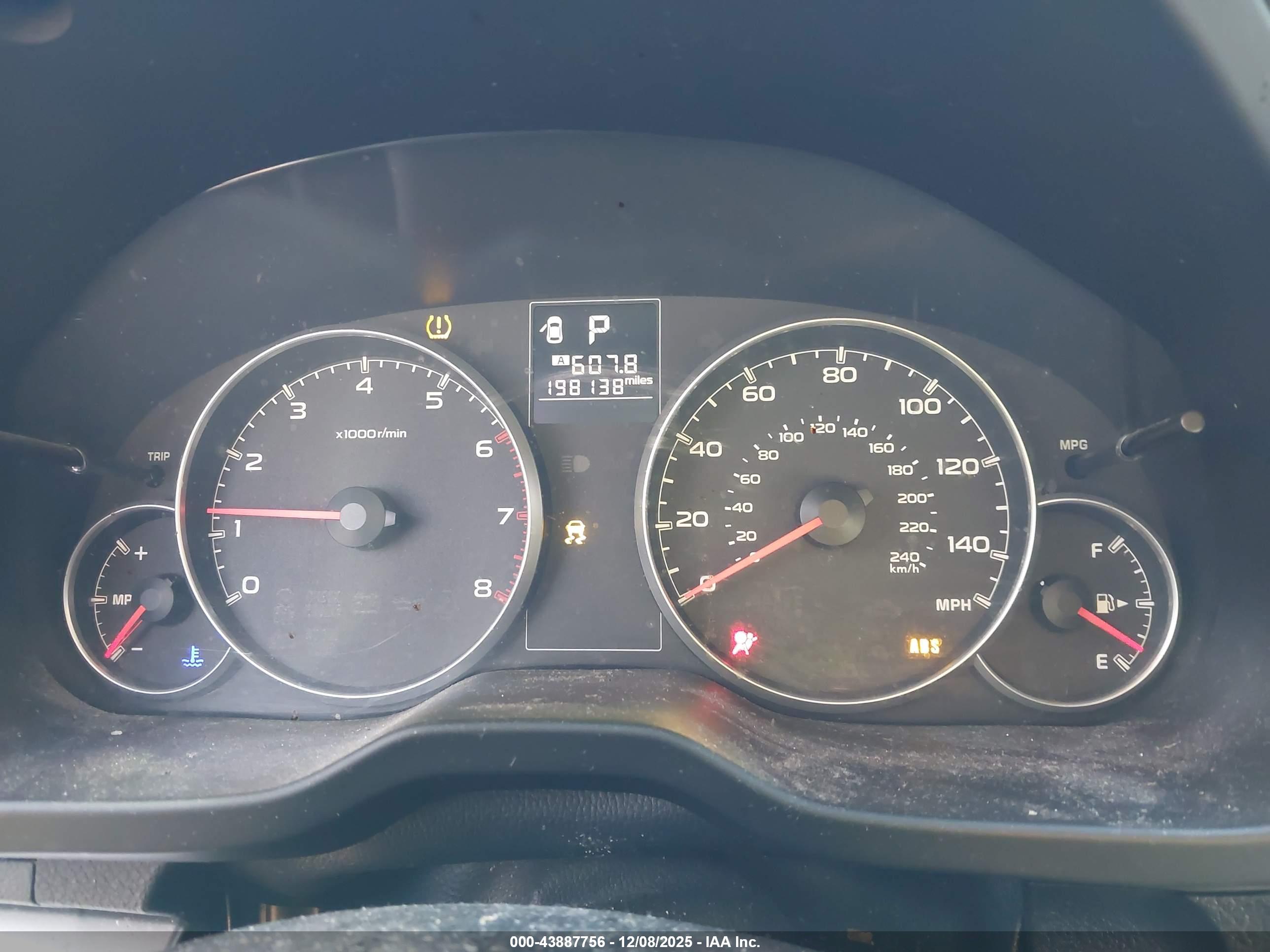 SUBARU OUTBACK image 7