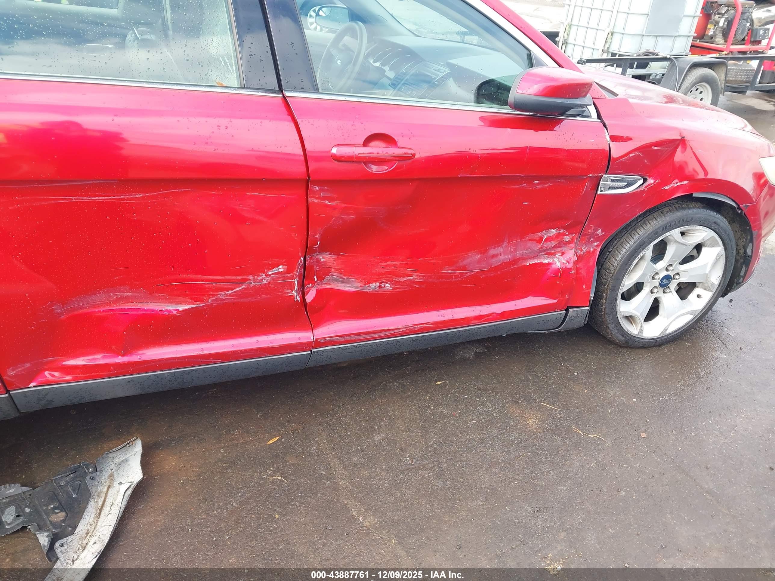 FORD TAURUS image 6
