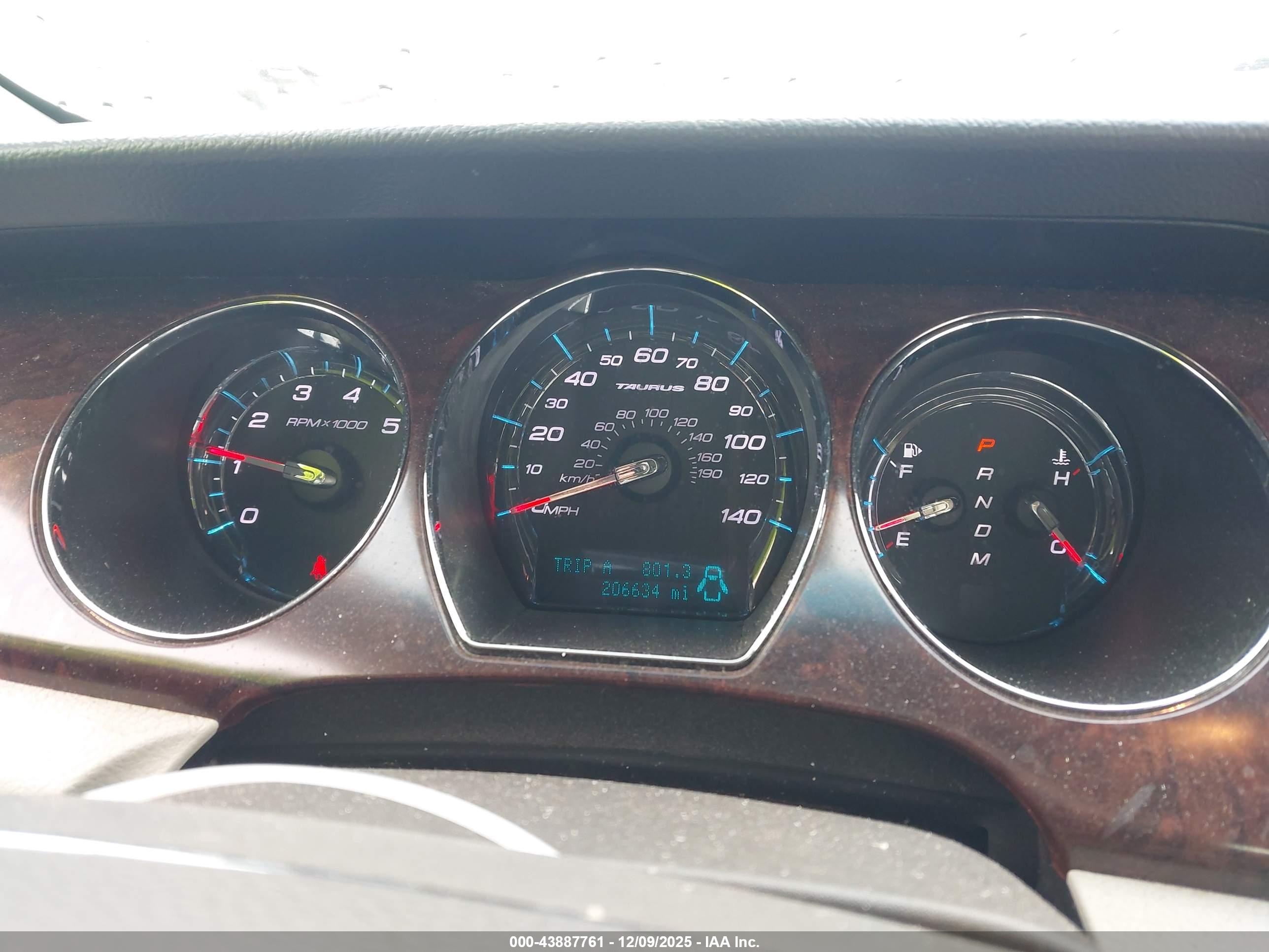 FORD TAURUS image 7
