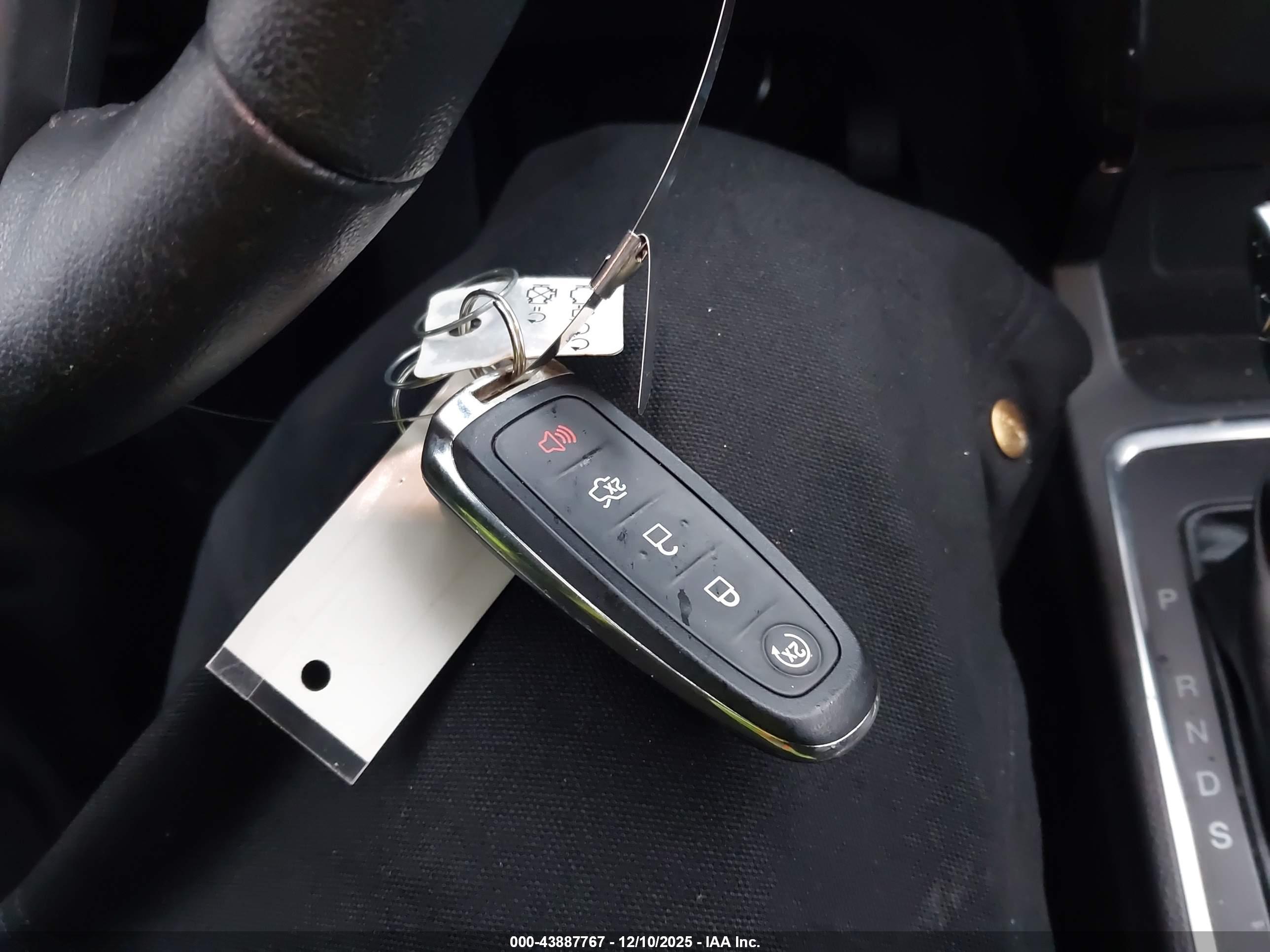 FORD ESCAPE image 11