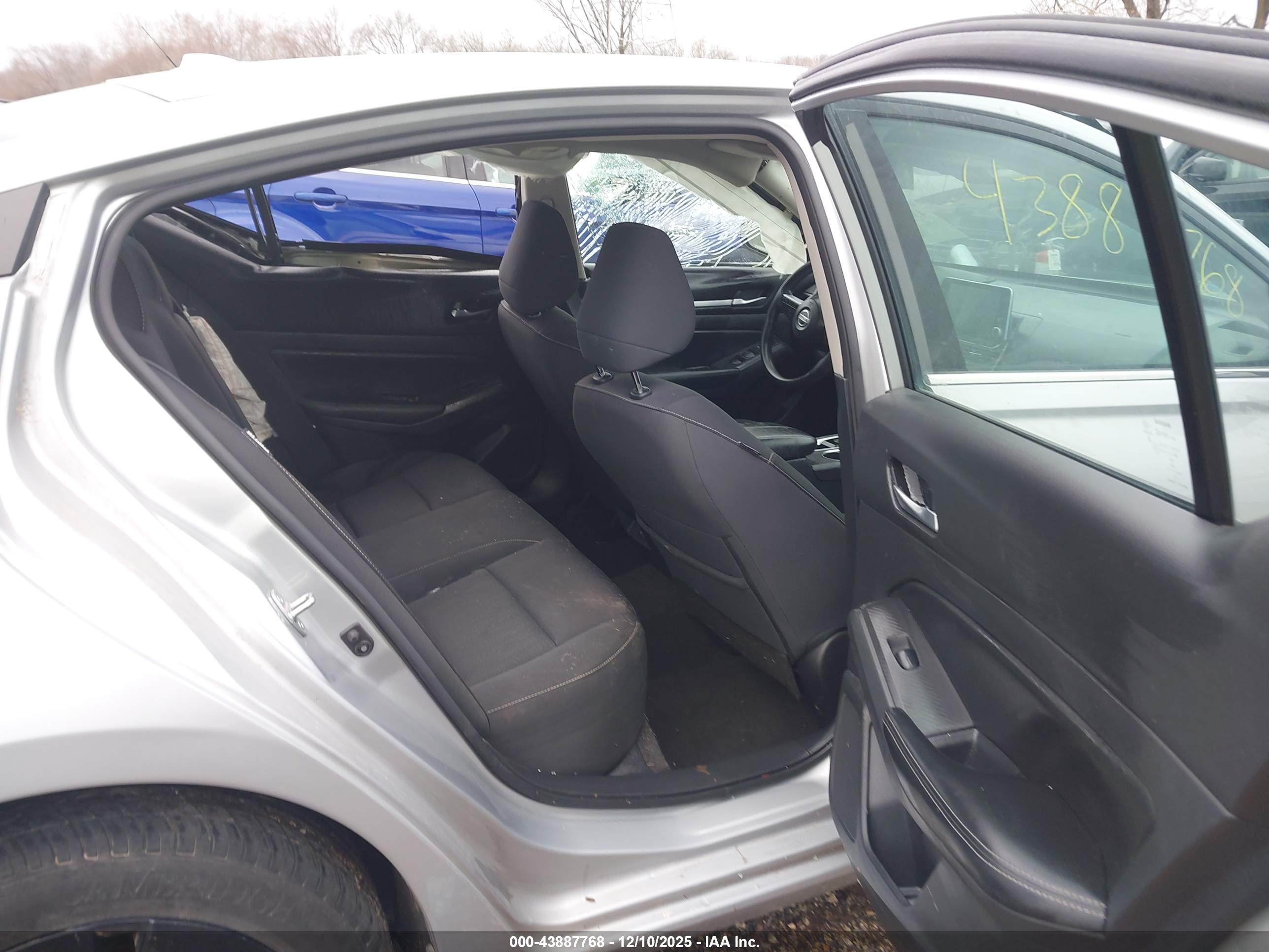 NISSAN ALTIMA image 8
