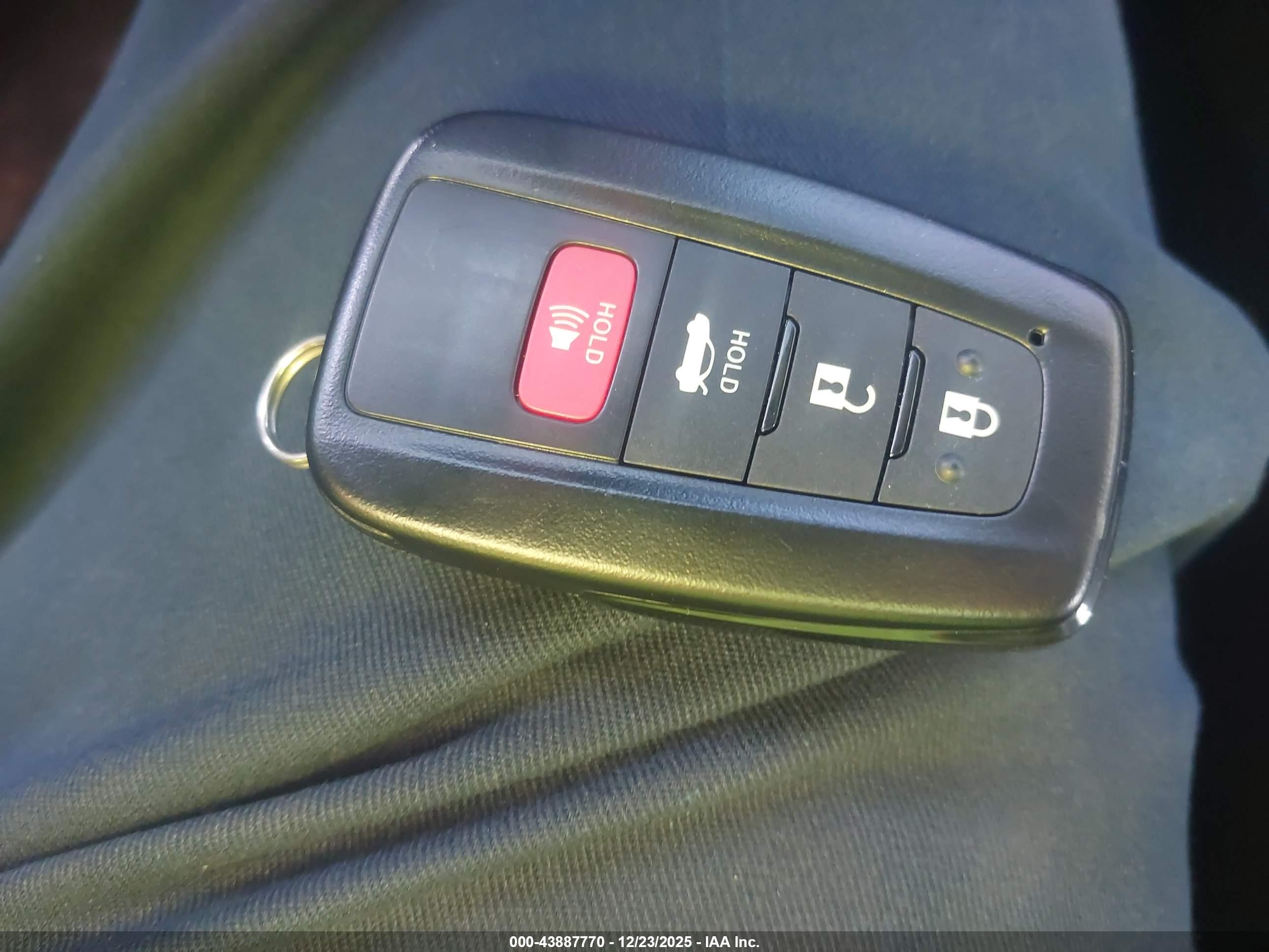 TOYOTA CAMRY image 11