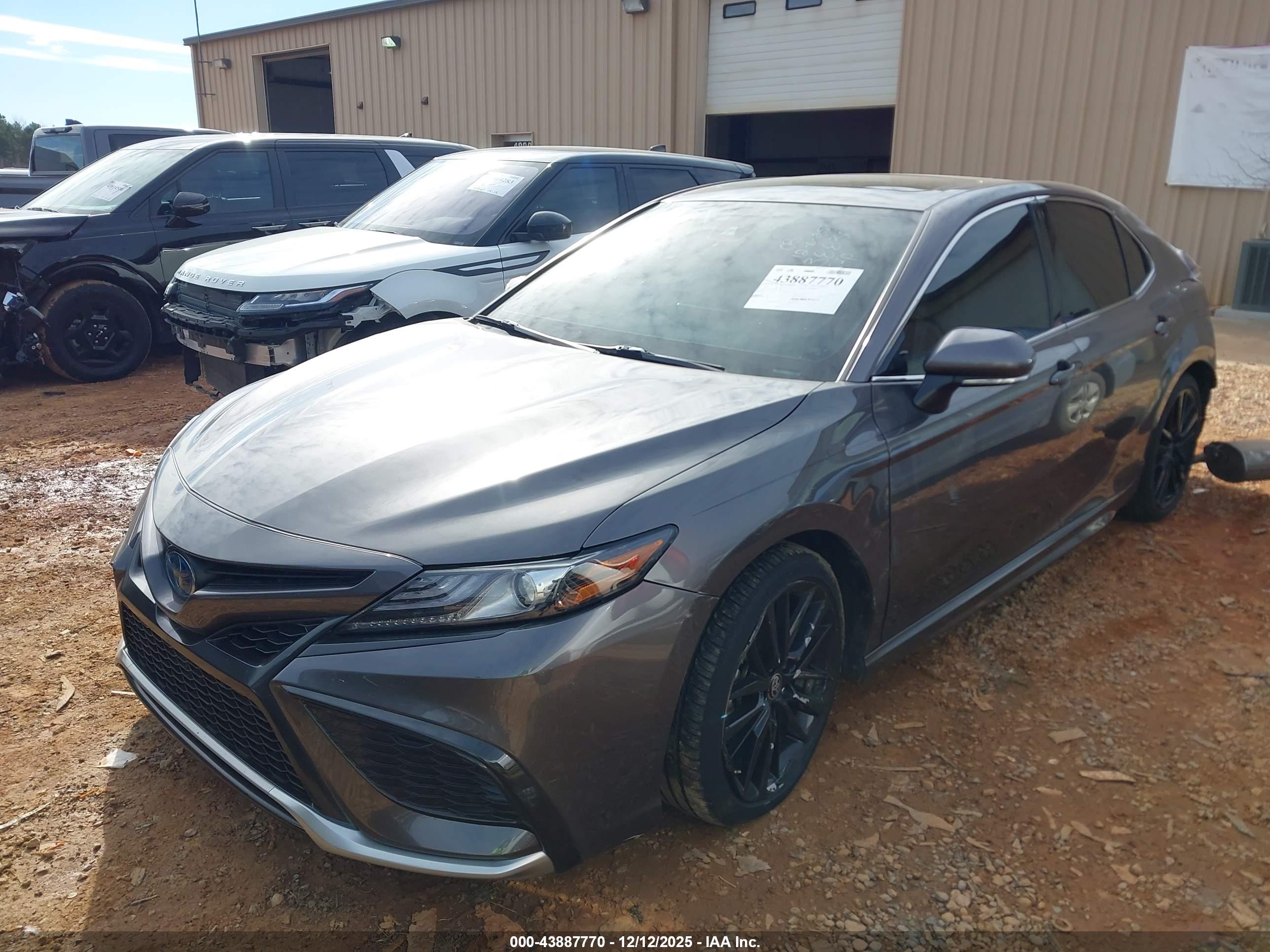 TOYOTA CAMRY image 2