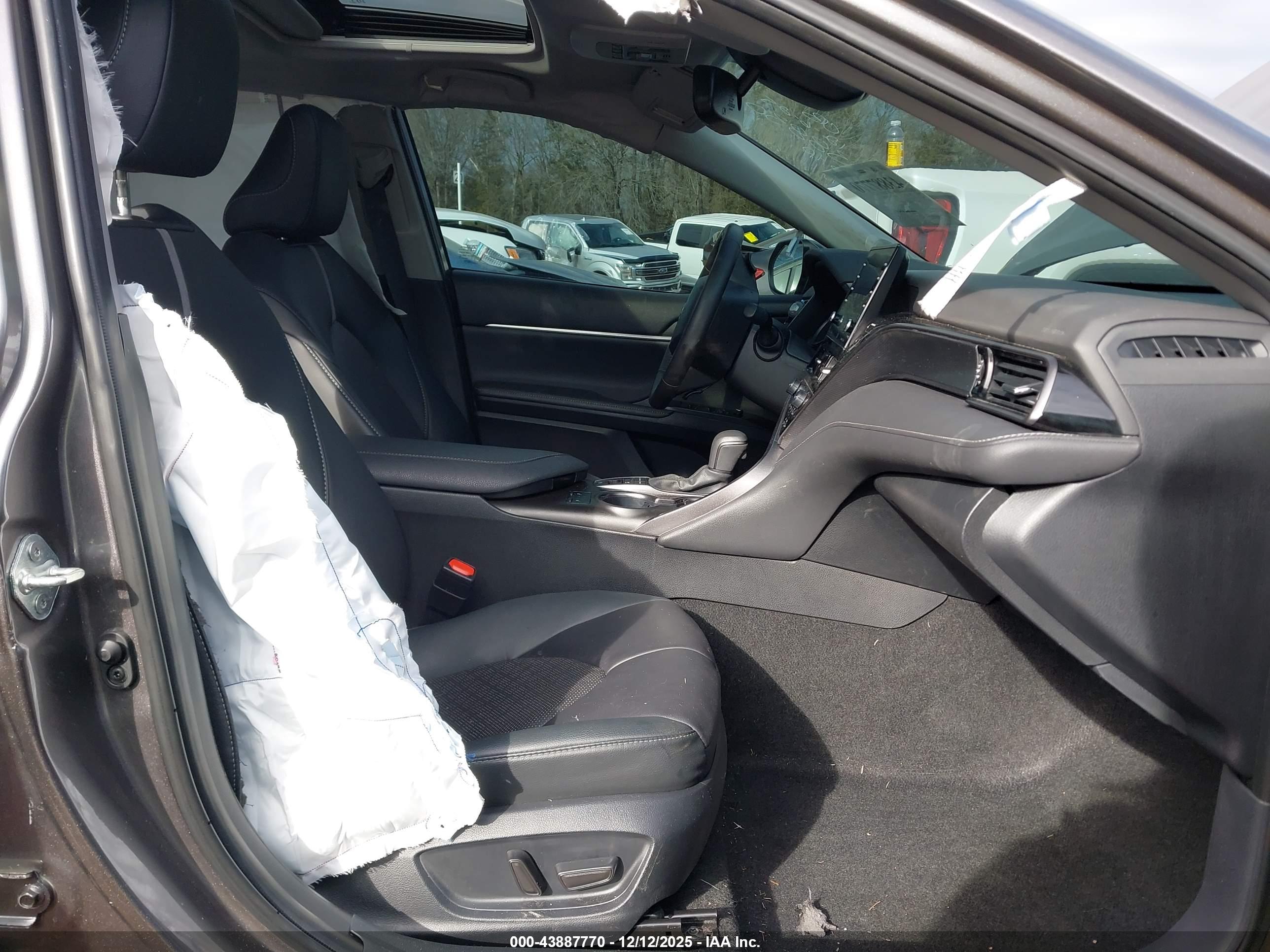 TOYOTA CAMRY image 5