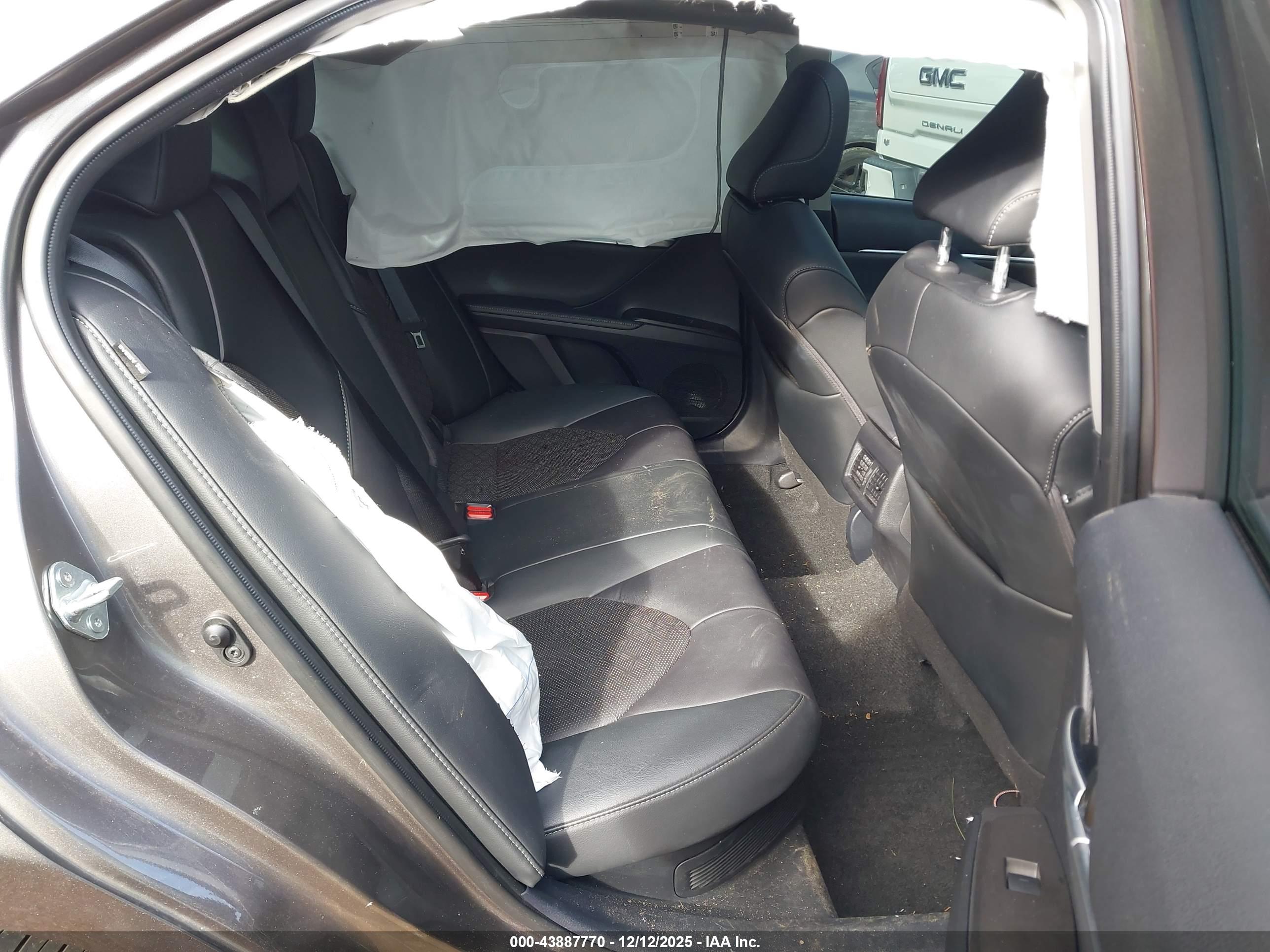 TOYOTA CAMRY image 8