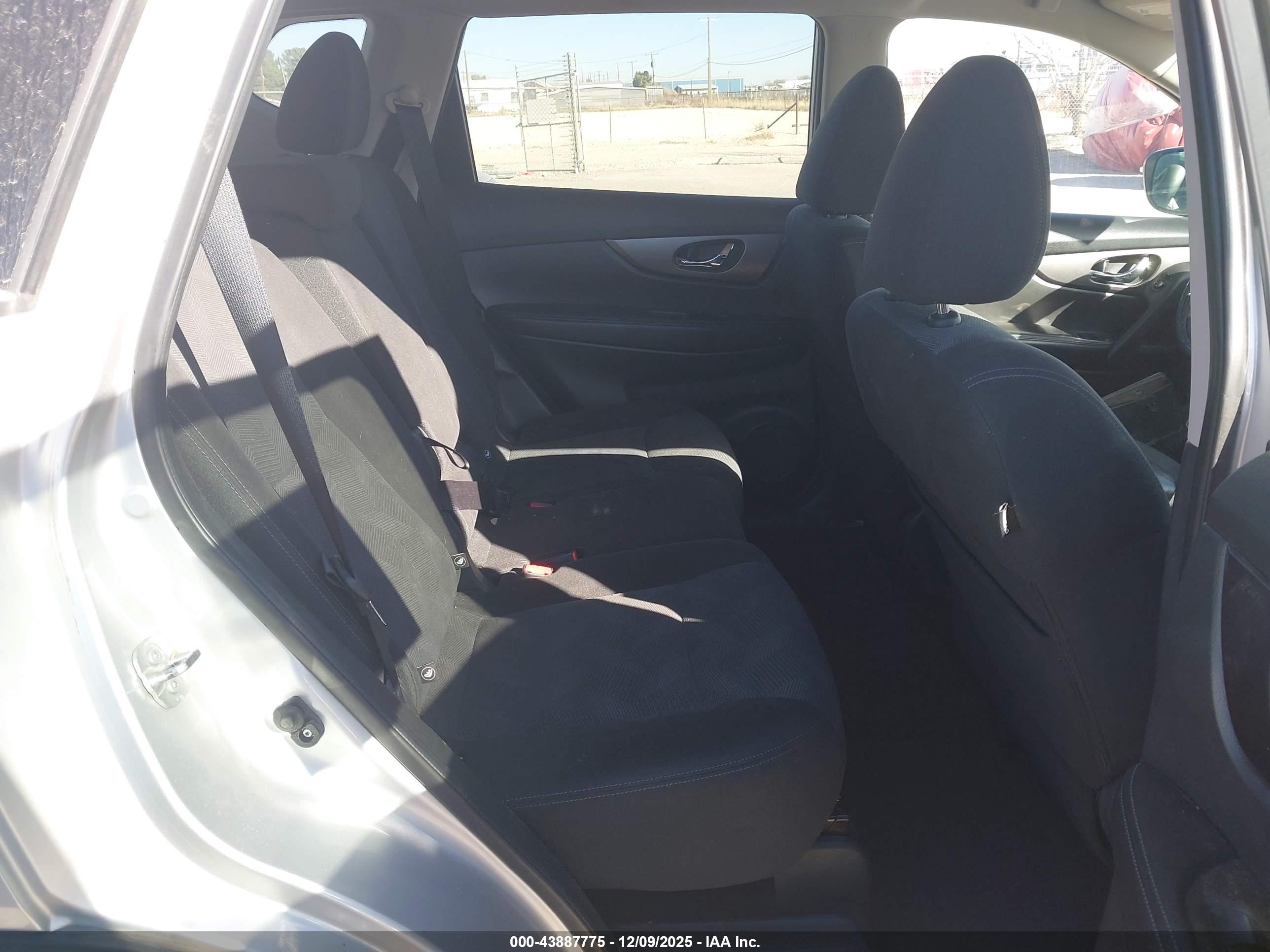 NISSAN ROGUE image 8