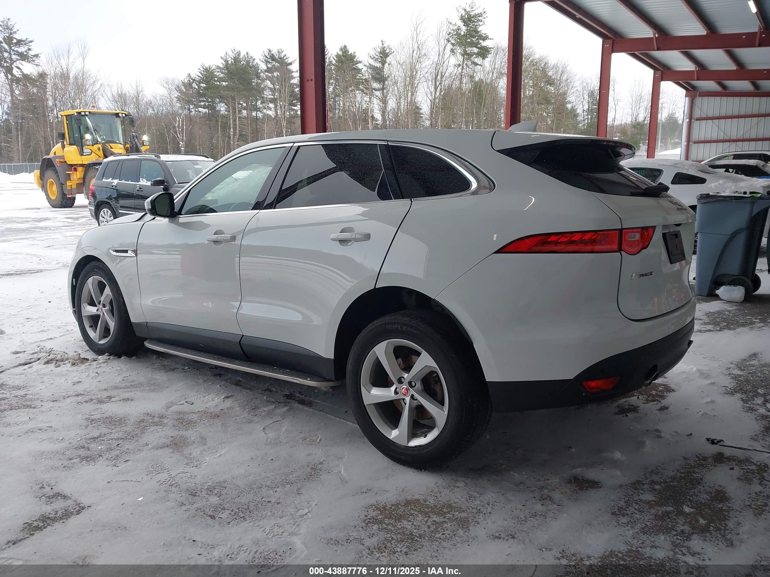 JAGUAR F-PACE image 3