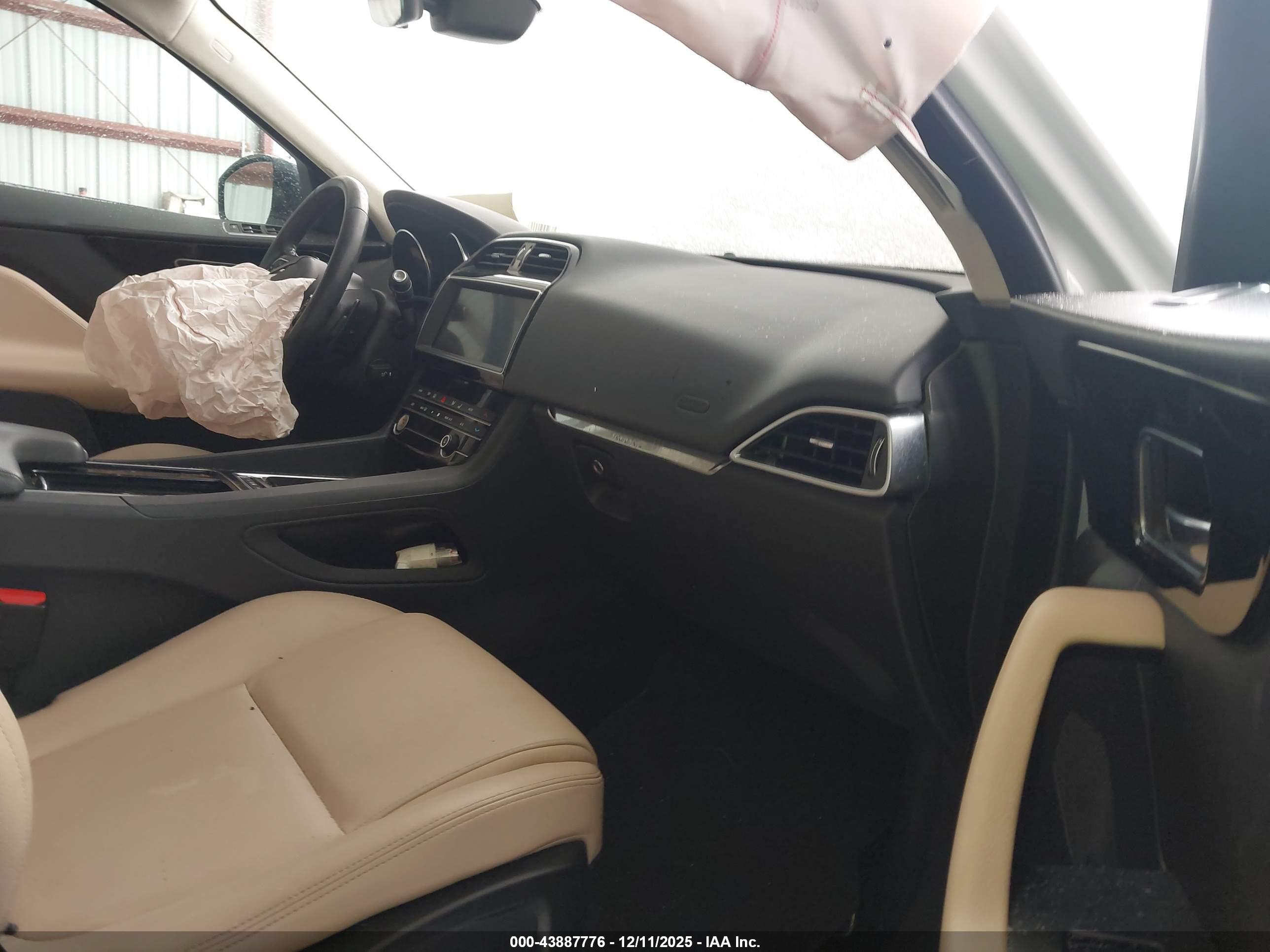 JAGUAR F-PACE image 5