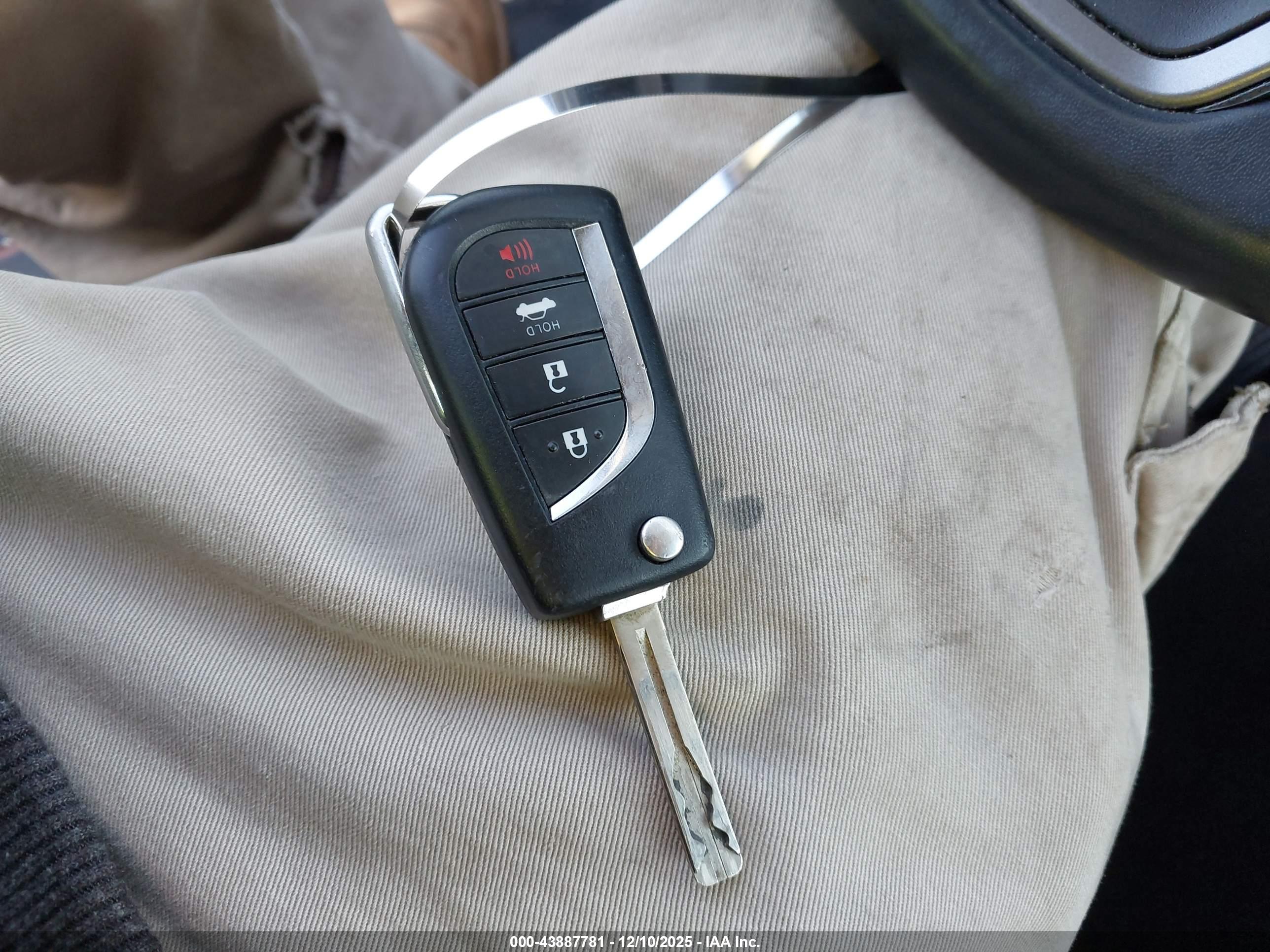 TOYOTA CAMRY image 11