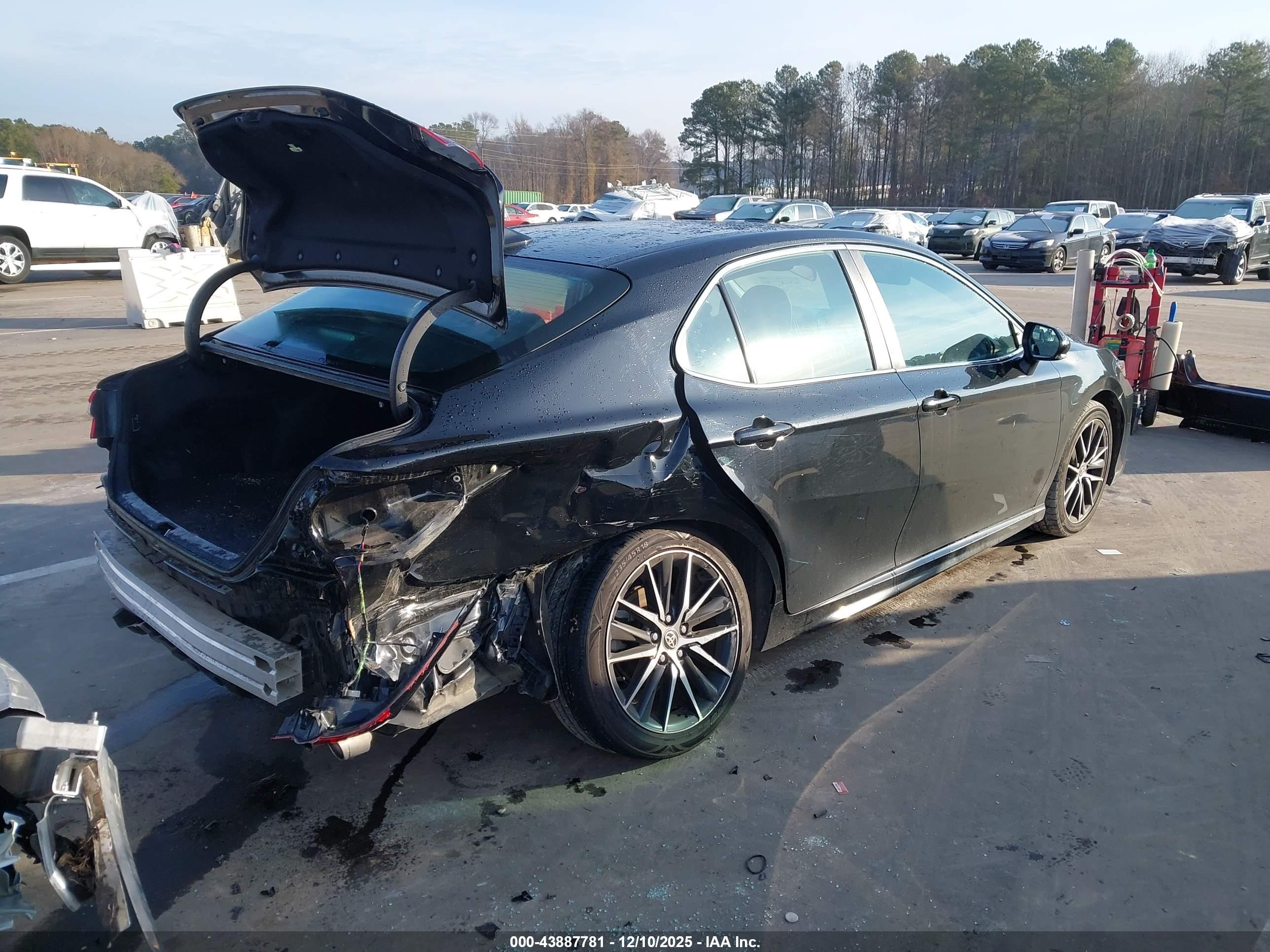 TOYOTA CAMRY image 4