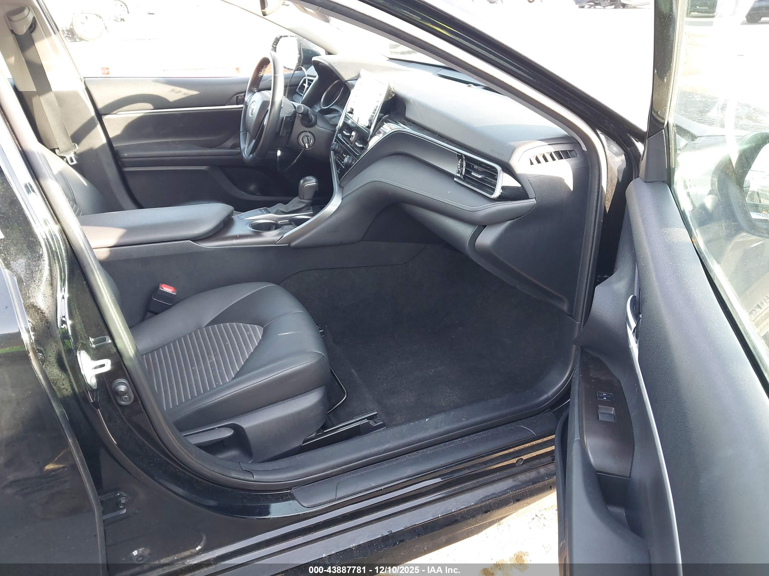 TOYOTA CAMRY image 5