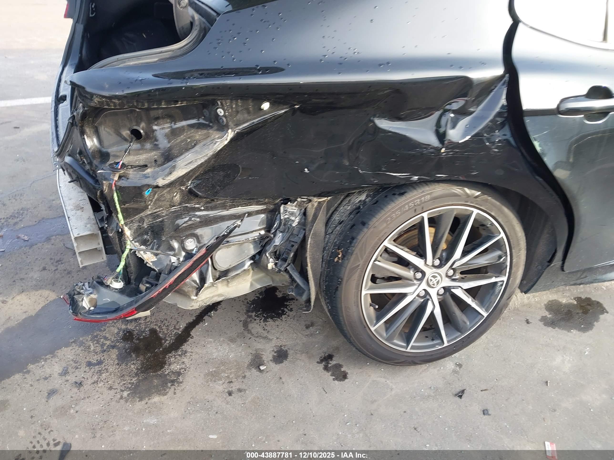 TOYOTA CAMRY image 6