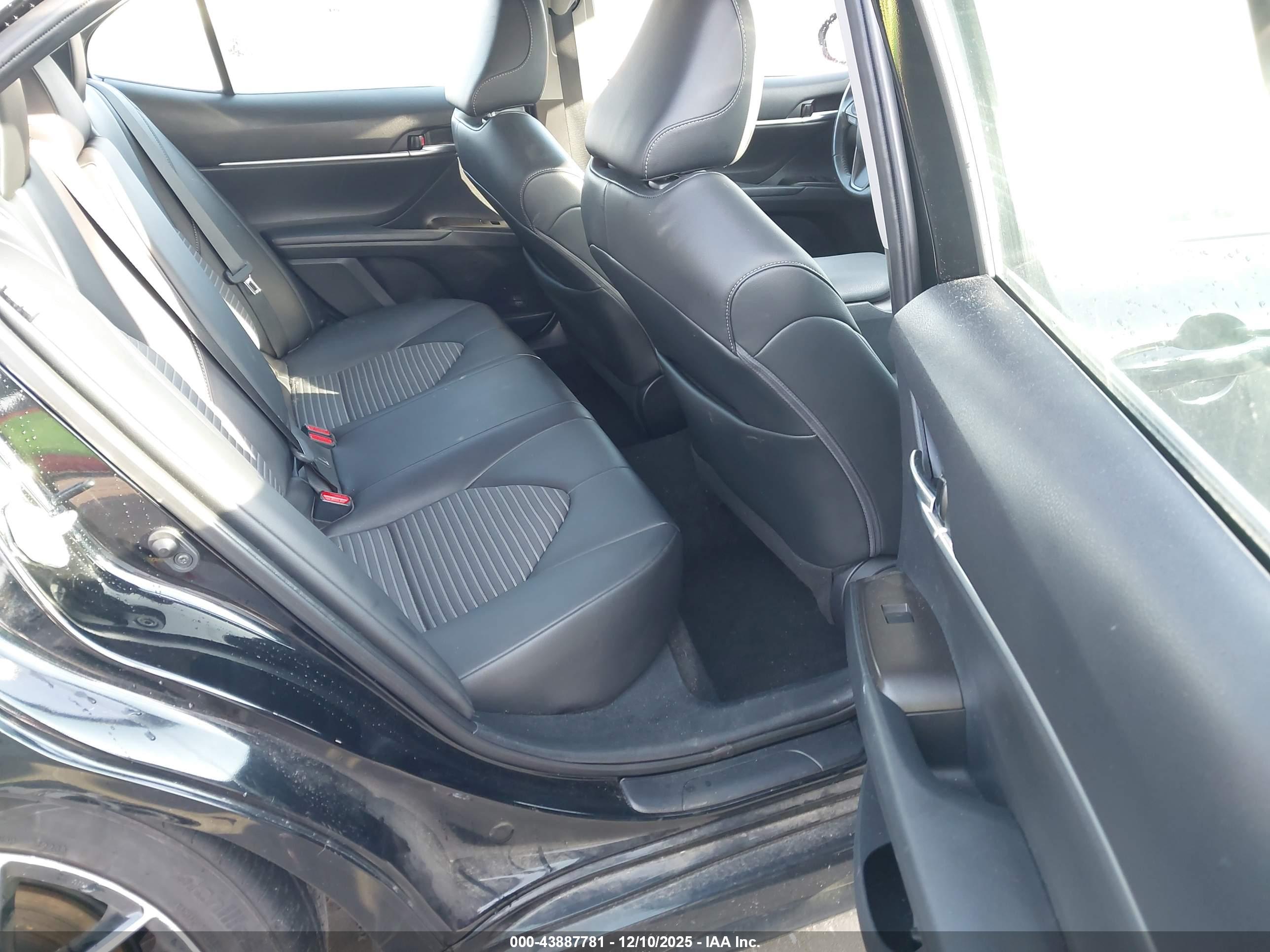 TOYOTA CAMRY image 8