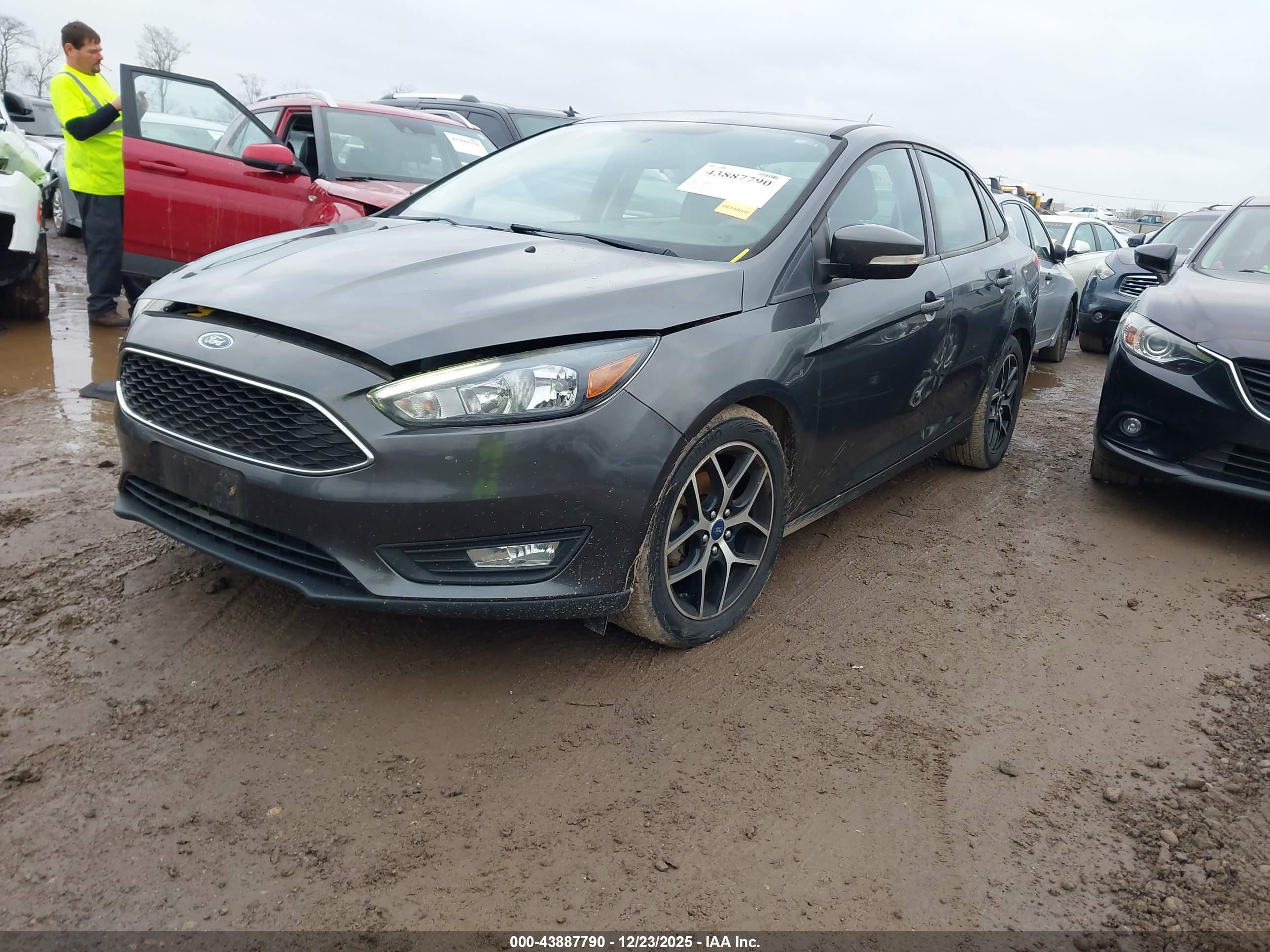 FORD FOCUS image 2