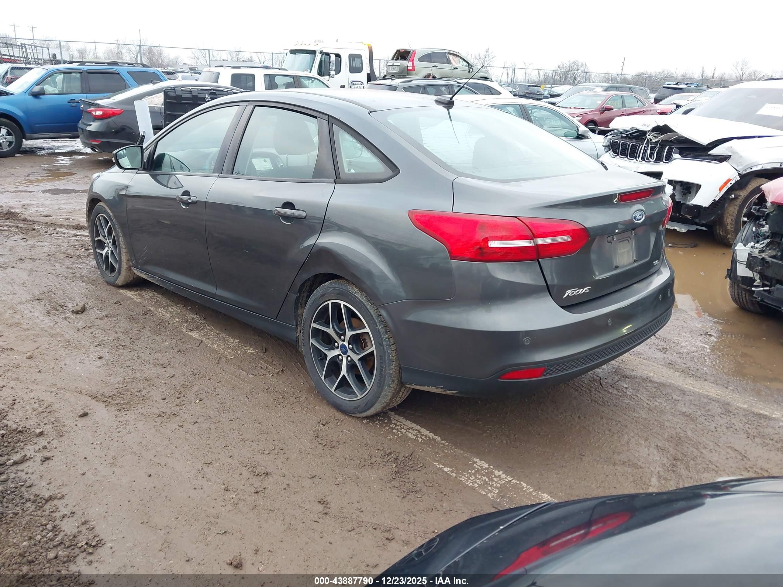 FORD FOCUS image 3