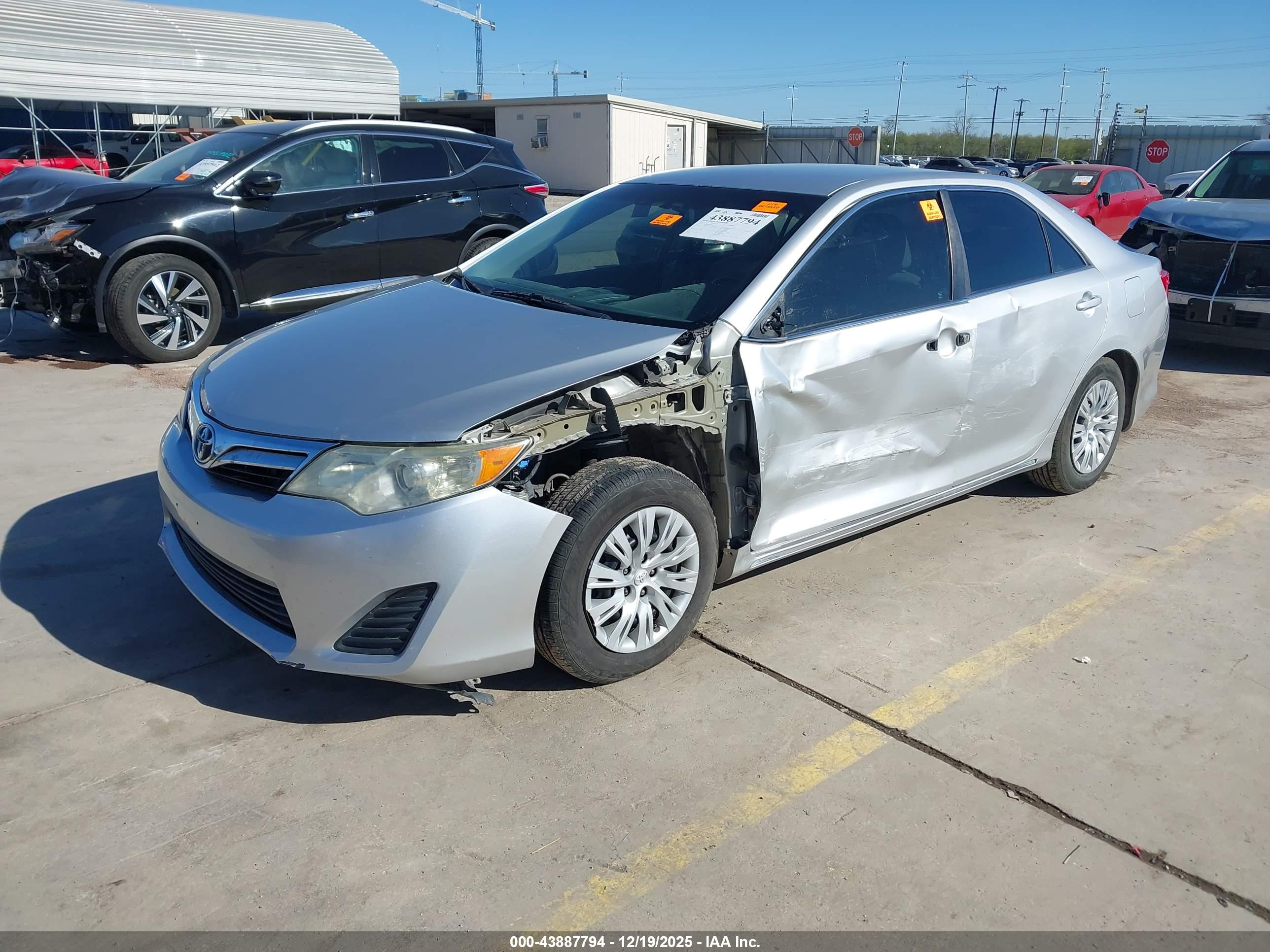 TOYOTA CAMRY image 2