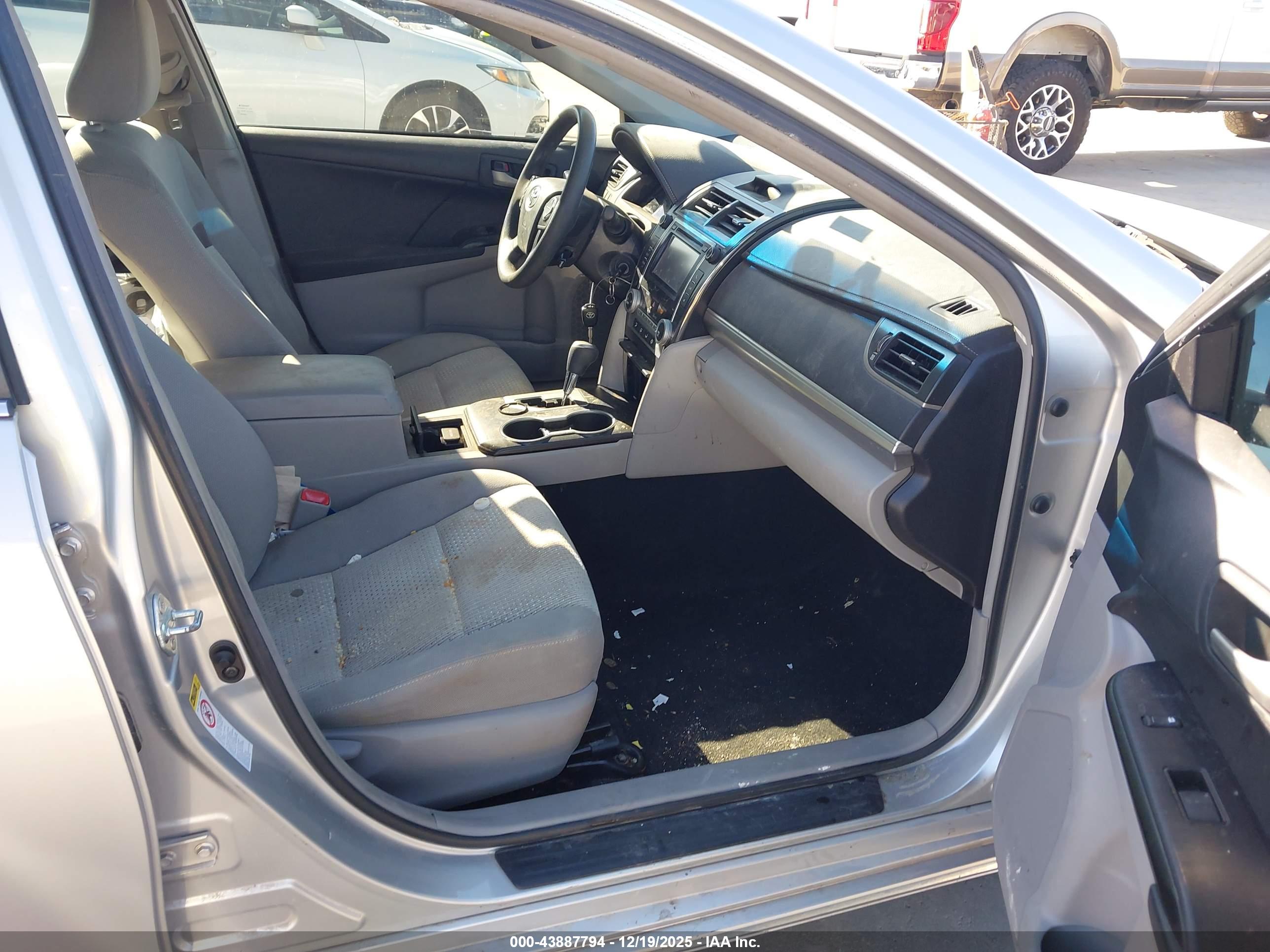 TOYOTA CAMRY image 5