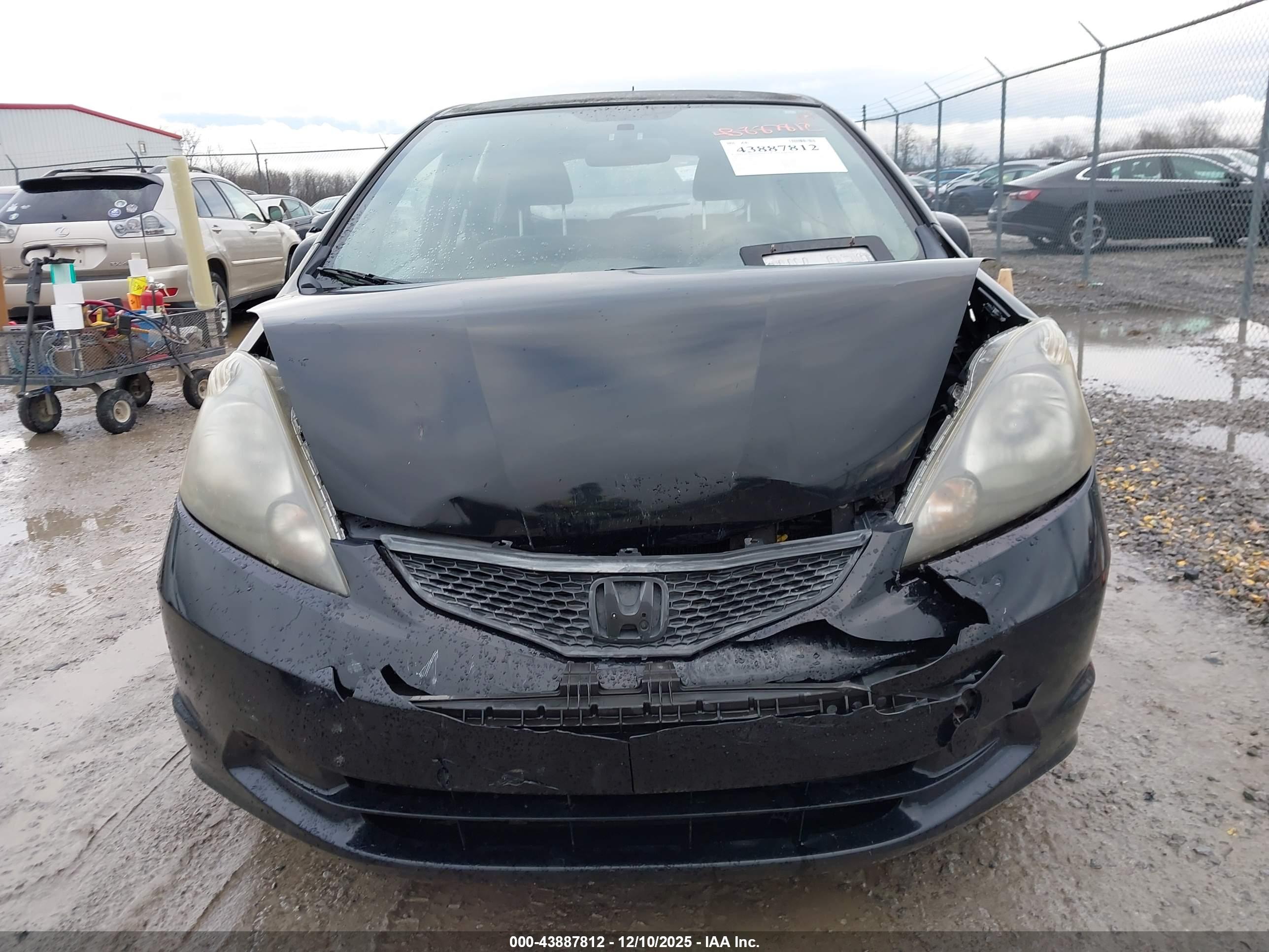 HONDA FIT image 6