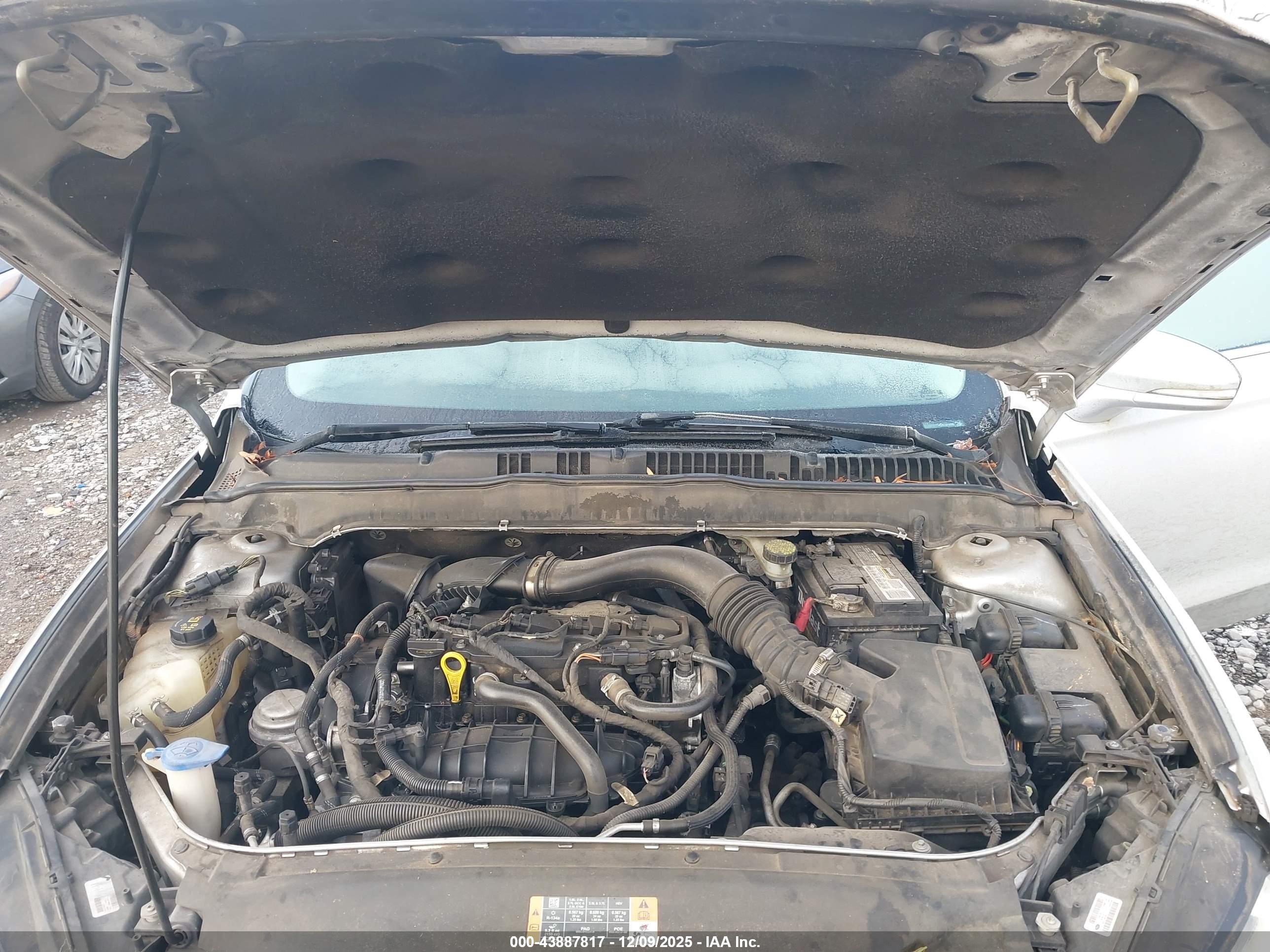 FORD FUSION image 10