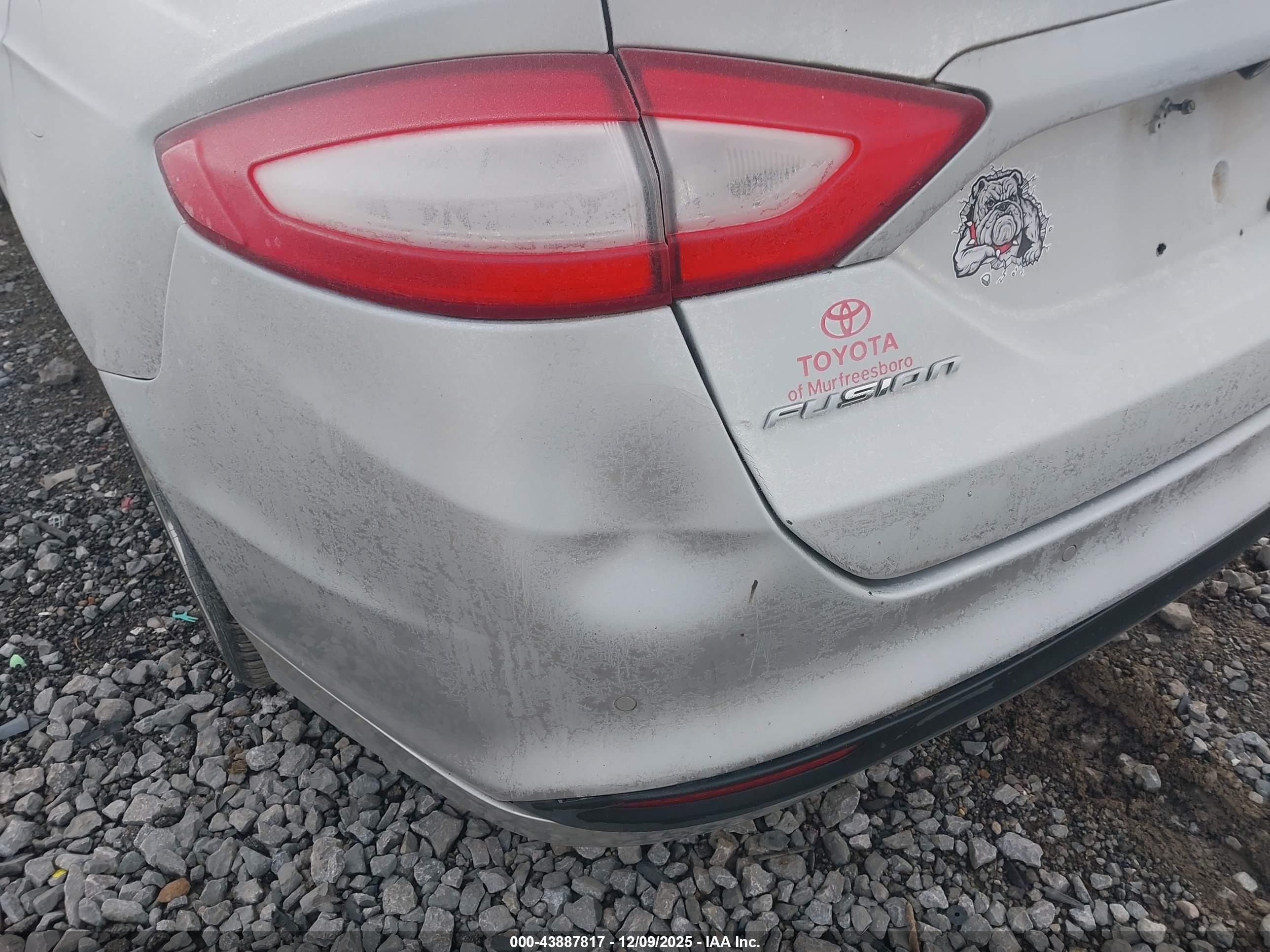 FORD FUSION image 6