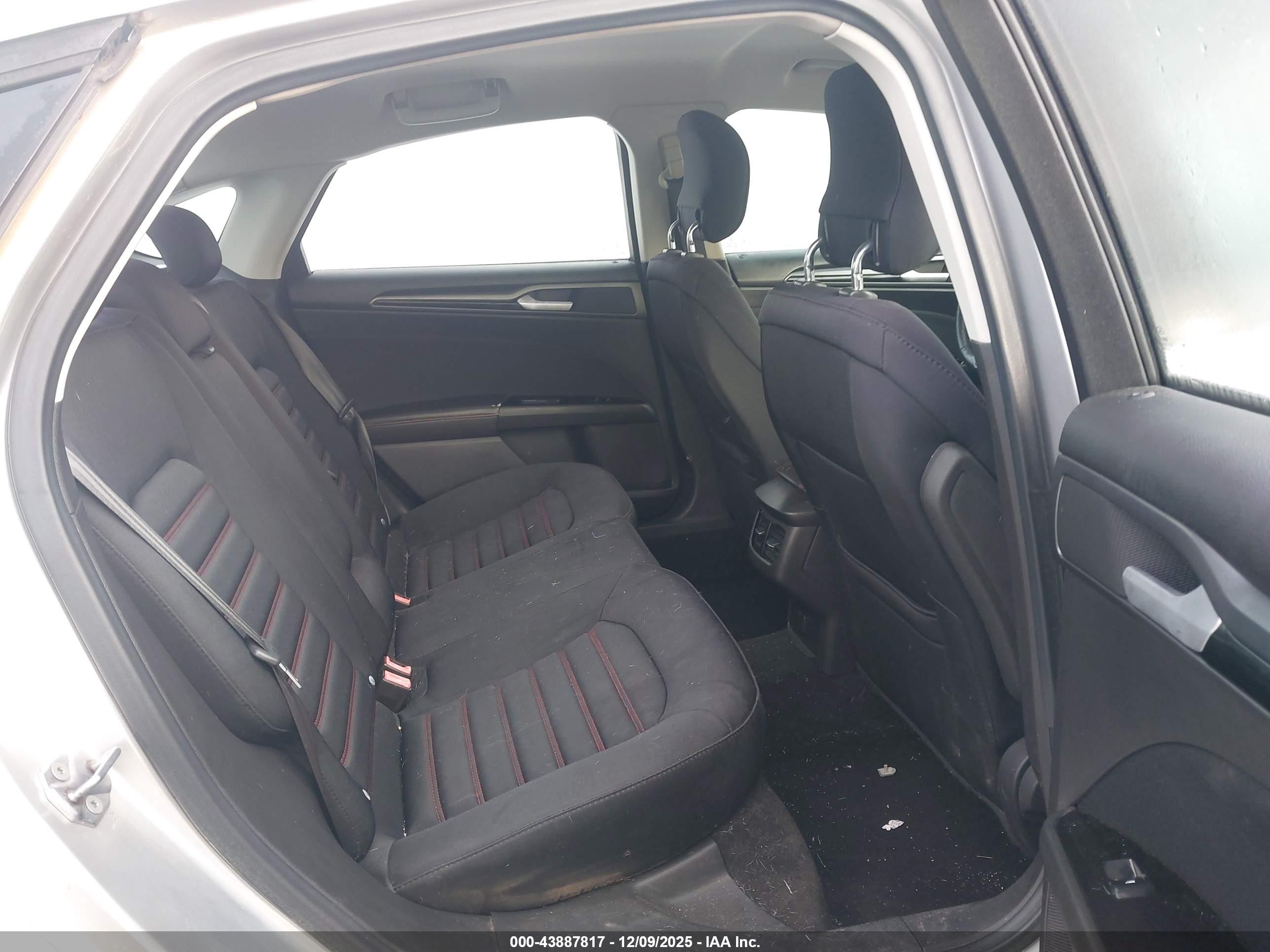 FORD FUSION image 8