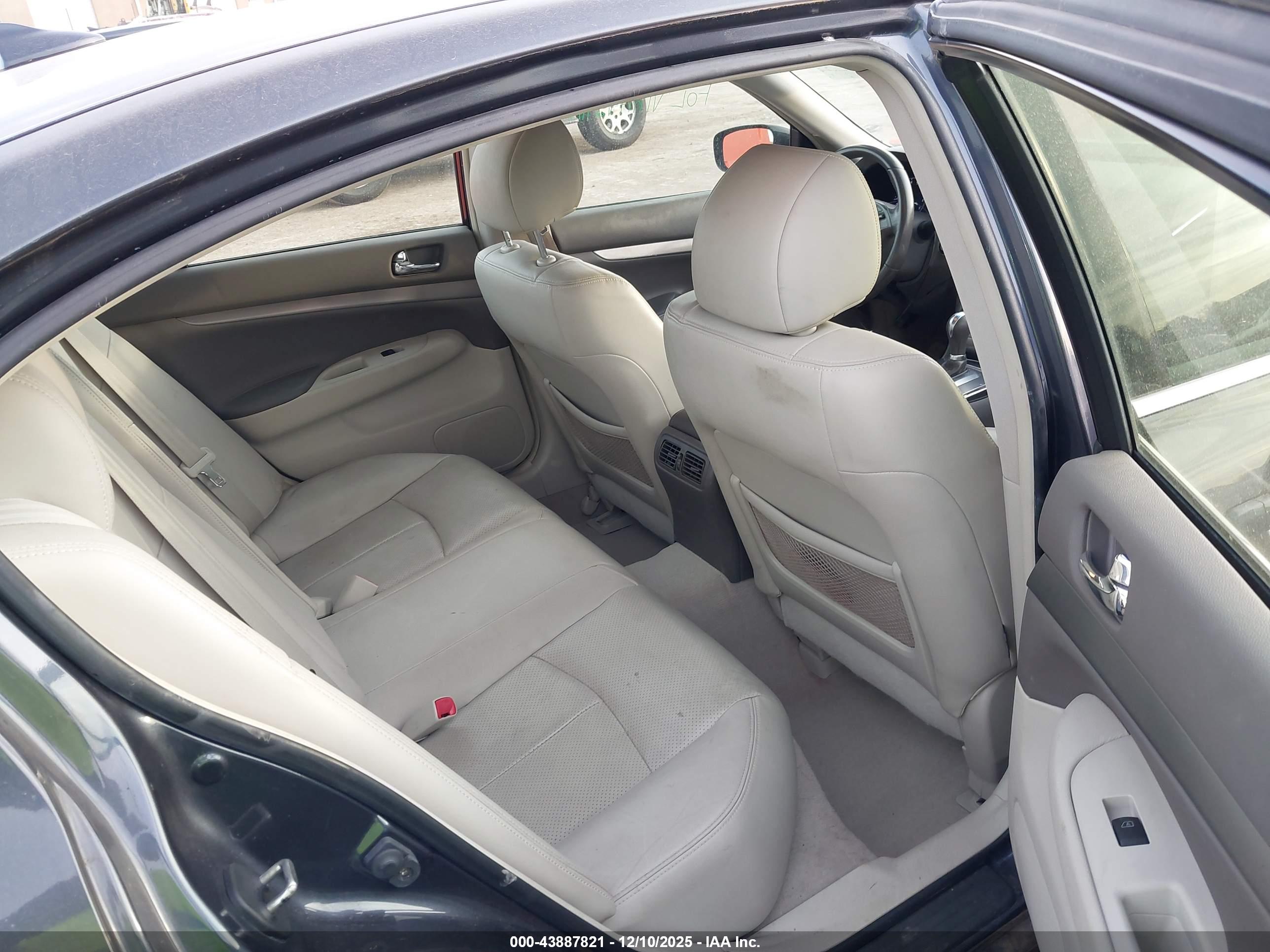 INFINITI G25X image 8