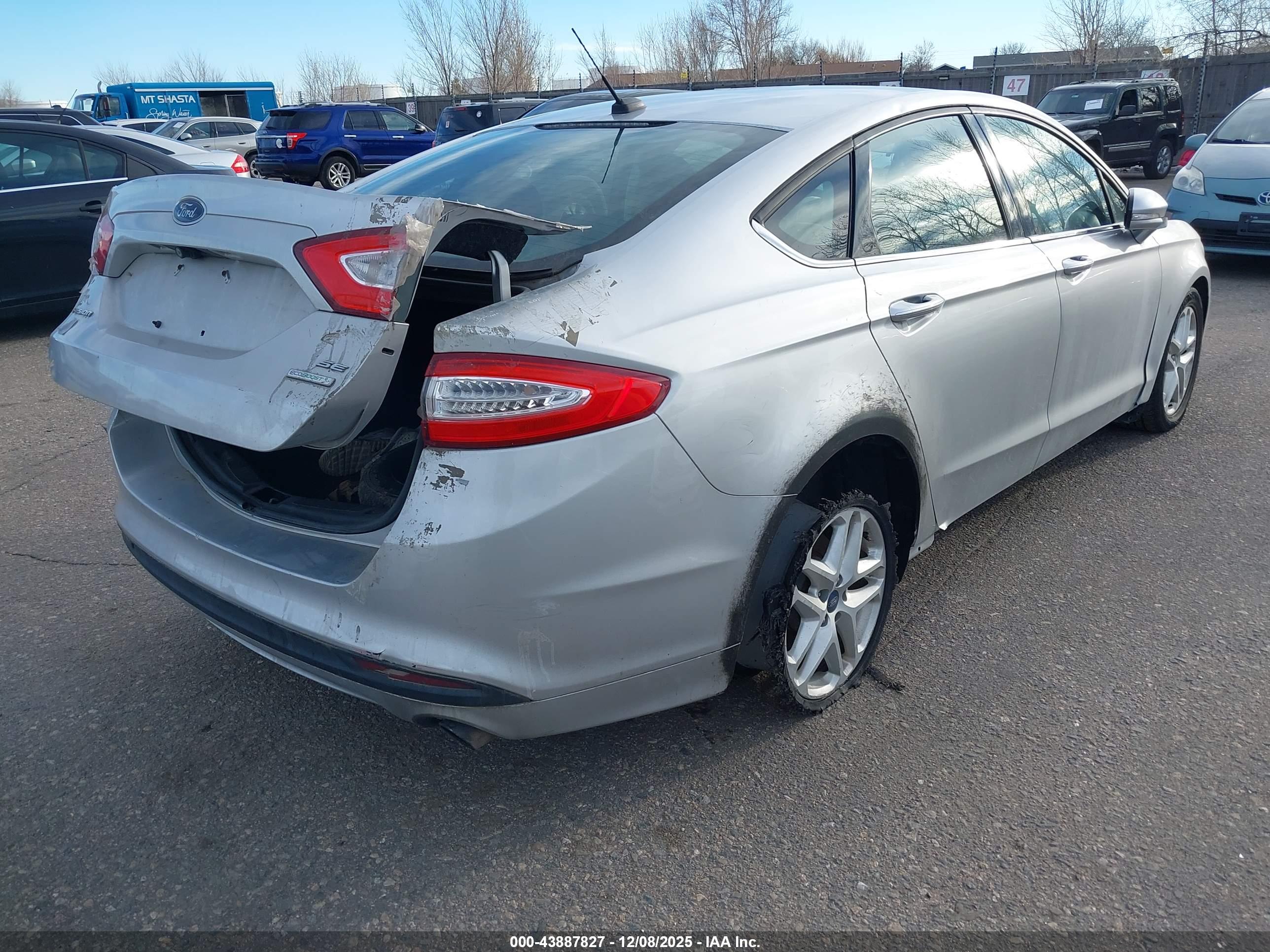 FORD FUSION image 4