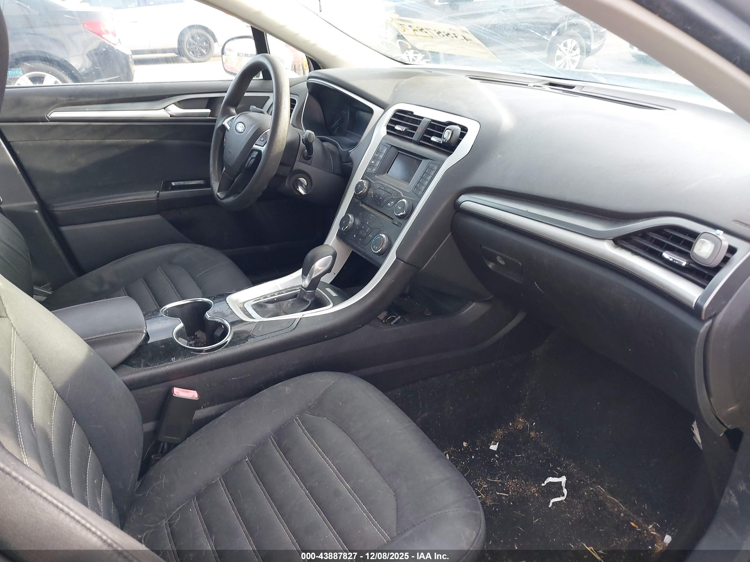 FORD FUSION image 5