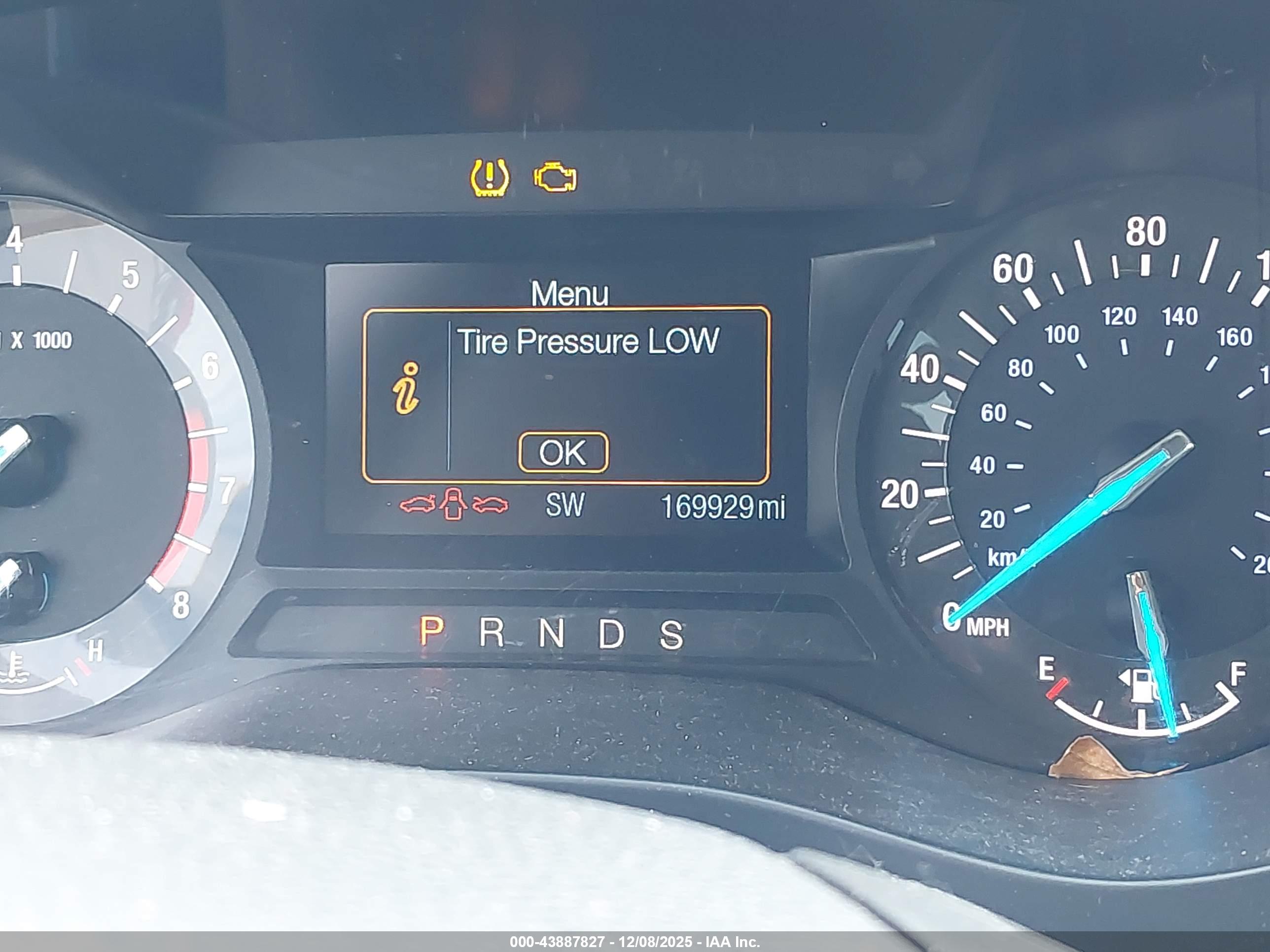 FORD FUSION image 7