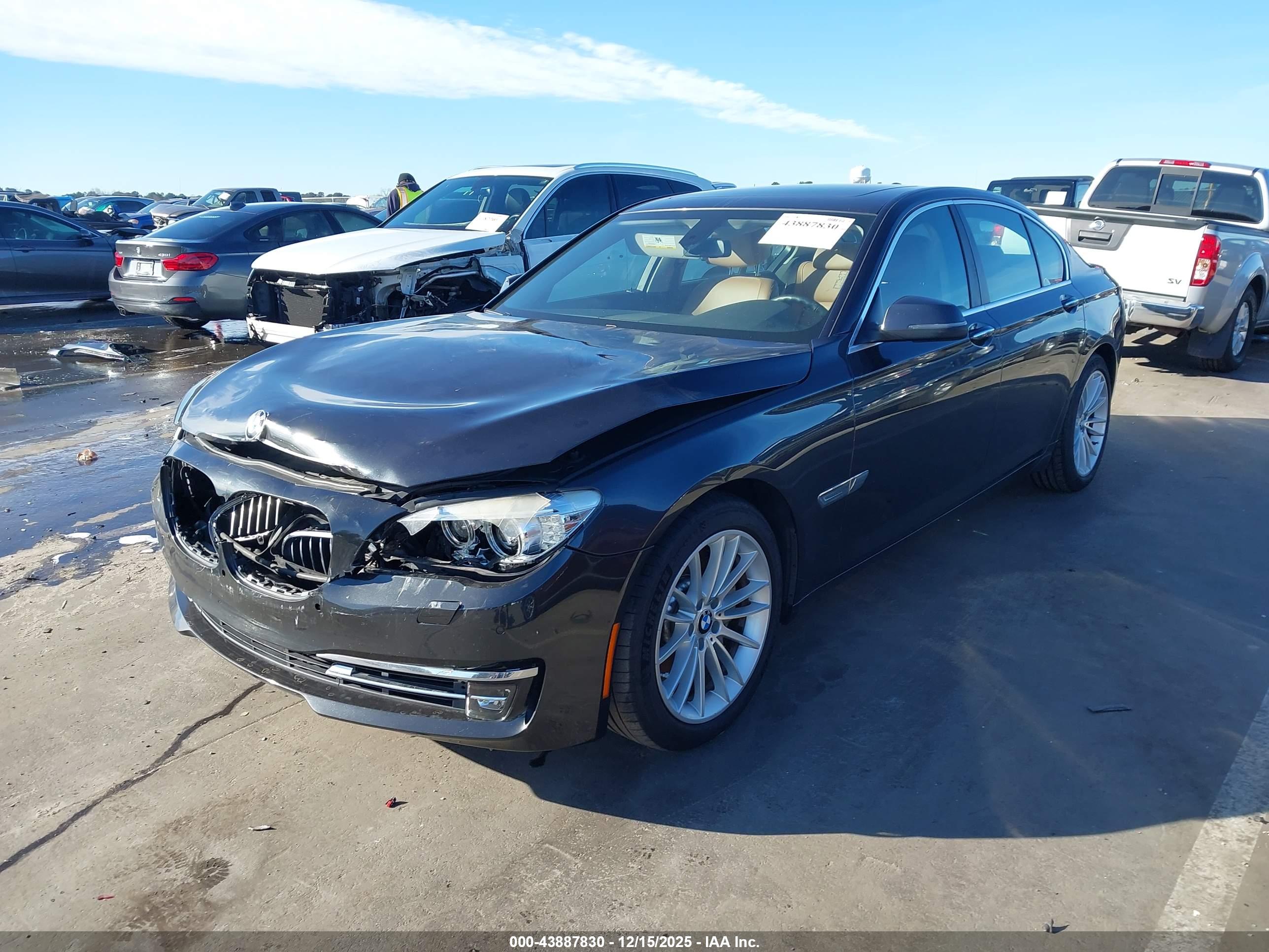 BMW 750I image 2