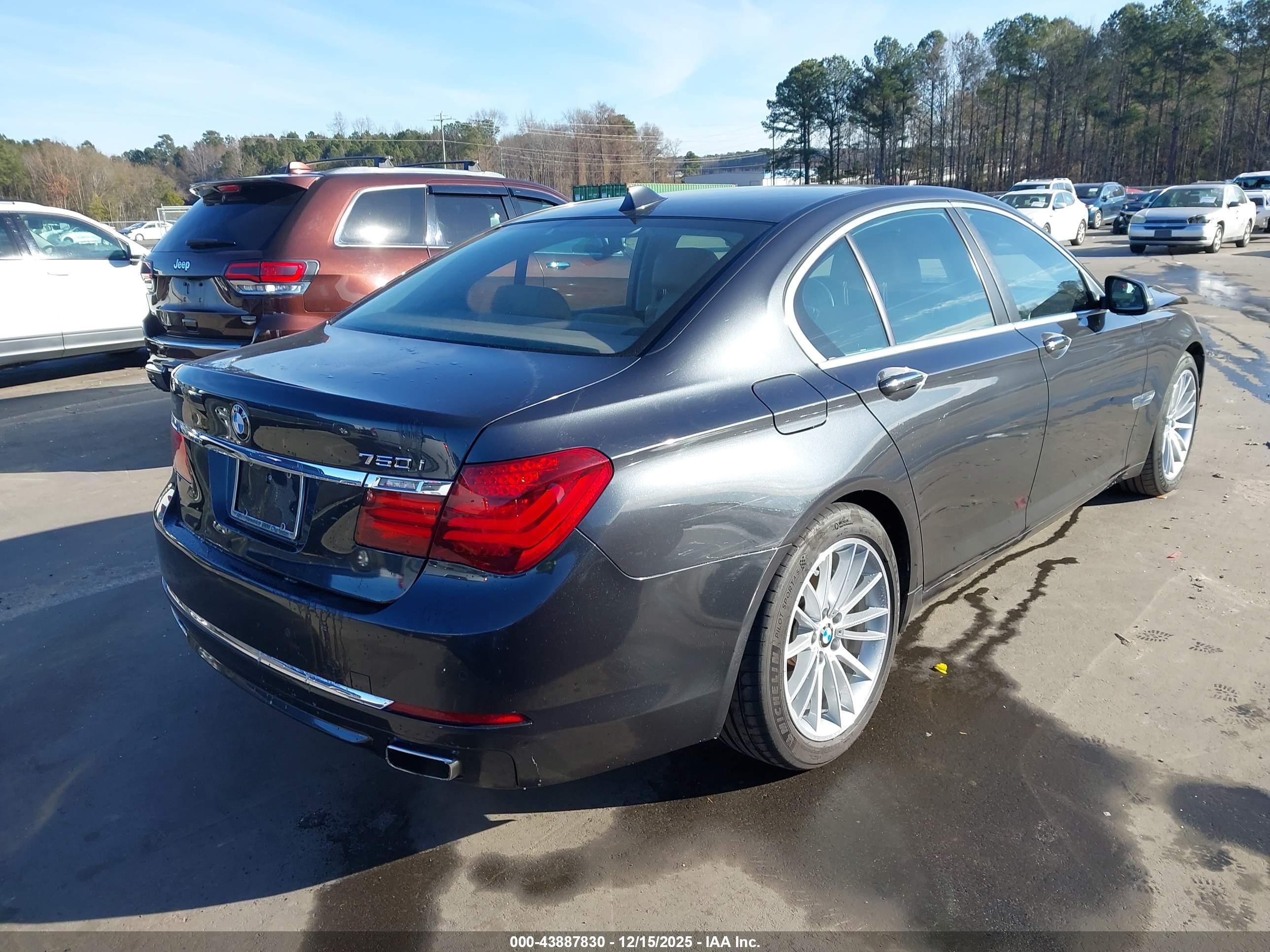 BMW 750I image 4